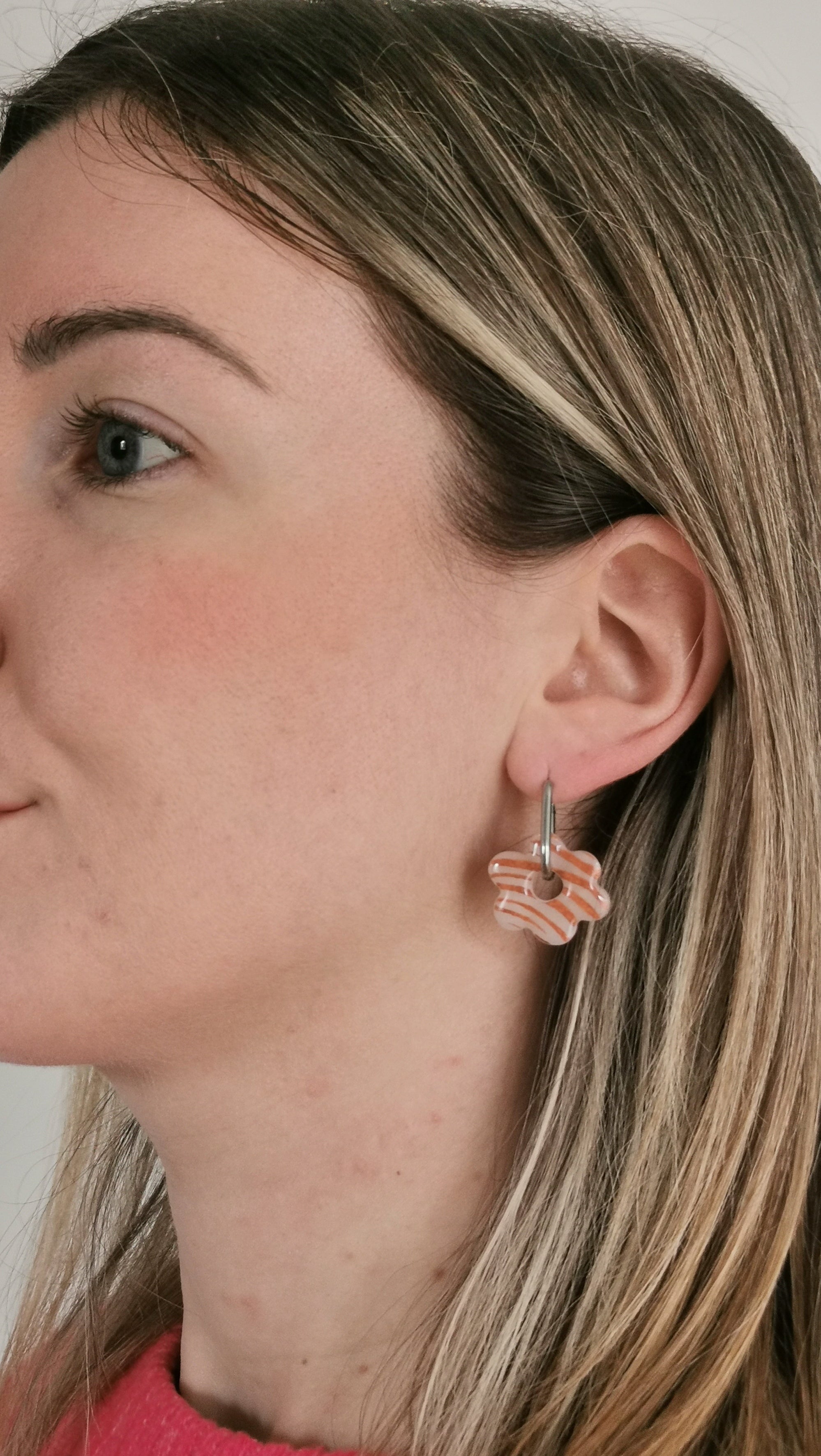 Boucles d'Oreilles Fleur zébré orange cuivré et translucide, Bijou Fait Main en France, Acier Inoxydable 304L