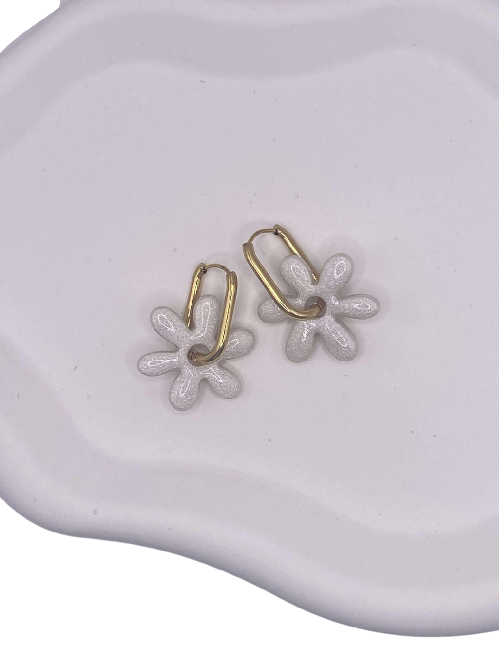 Boucles d'Oreilles blanche nacrée, Fleur pop , Bijou Fait Main en France