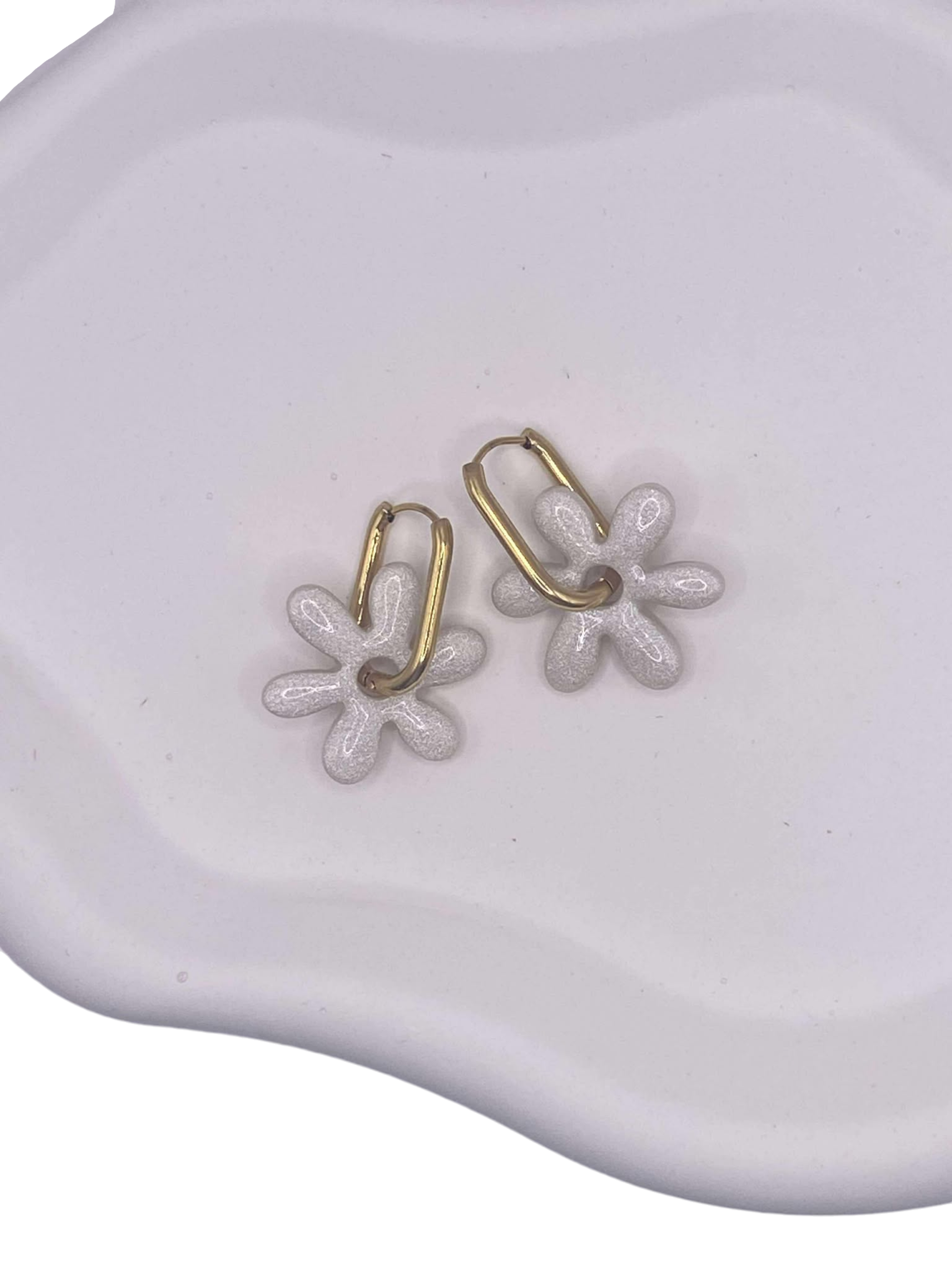 Boucles d'Oreilles blanche nacrée, Fleur pop , Bijou Fait Main en France