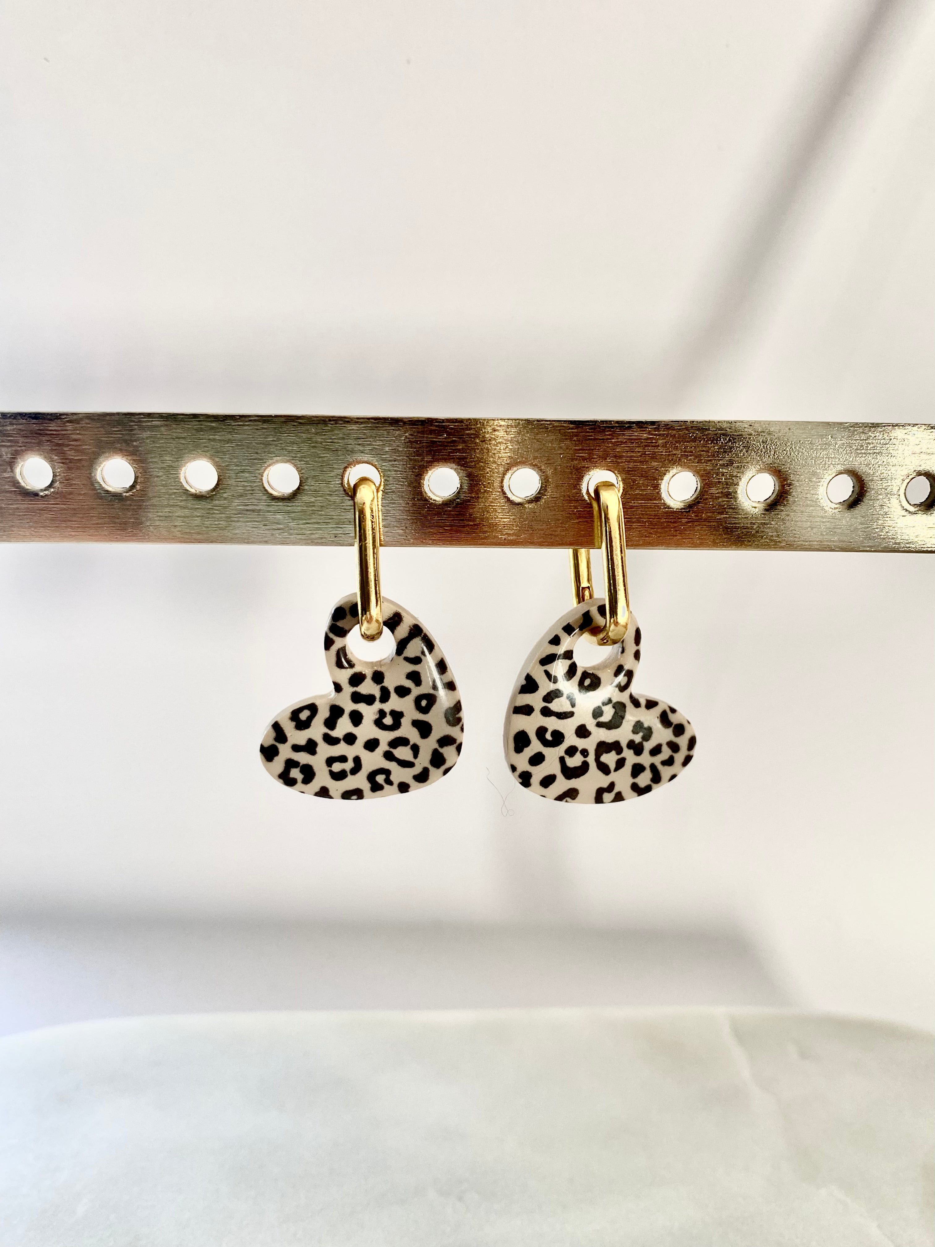 Boucles d'oreilles coeur léopard - beige noir