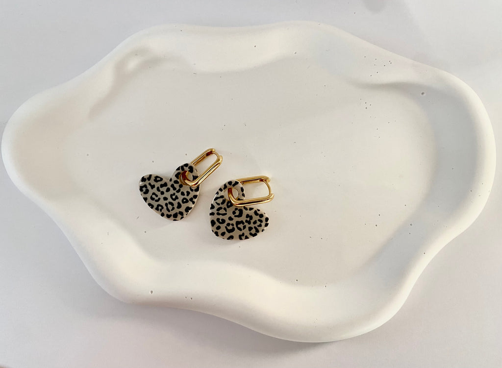 Boucles d'oreilles coeur léopard - beige noir