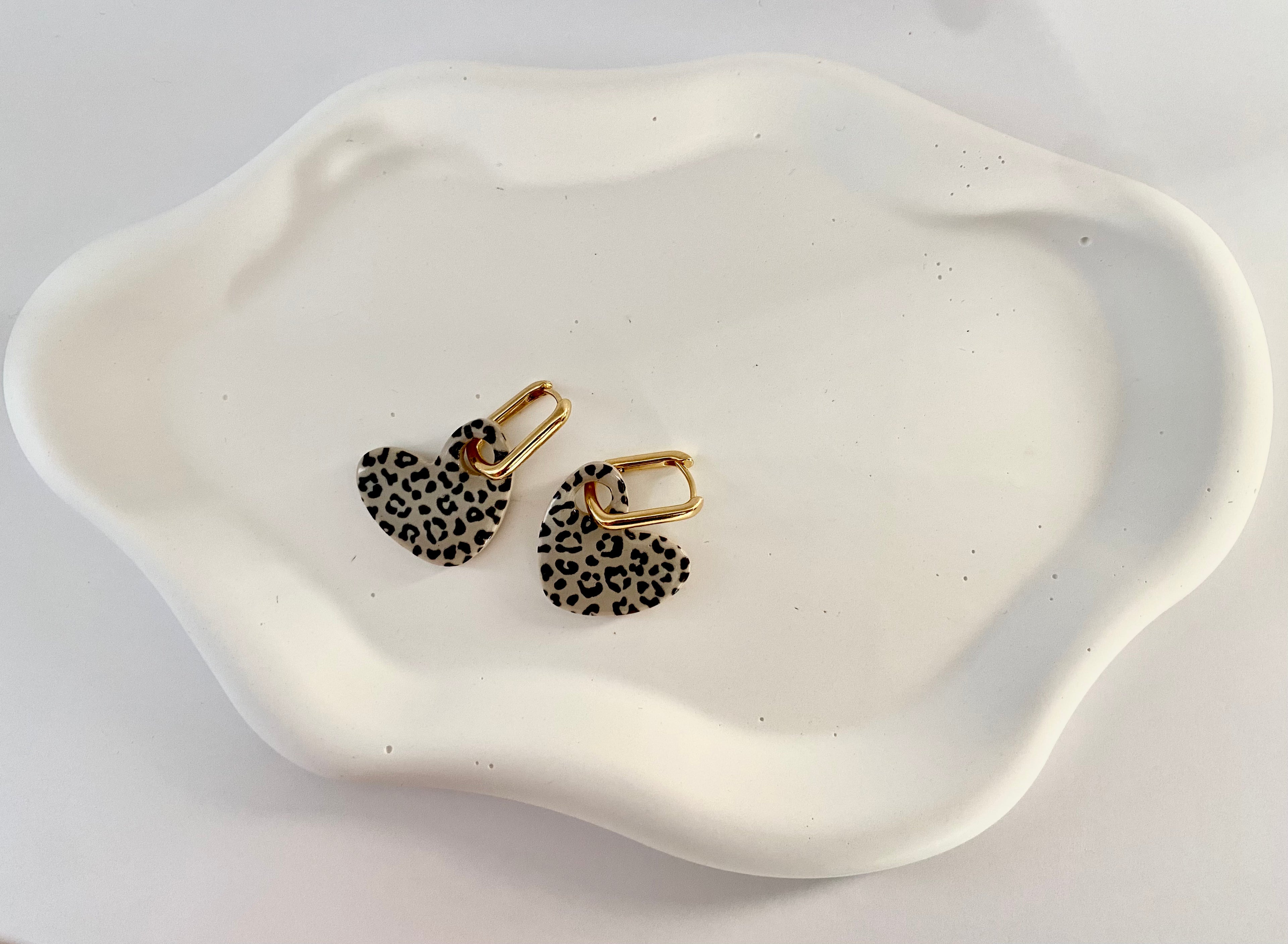 Boucles d'oreilles coeur léopard - beige noir