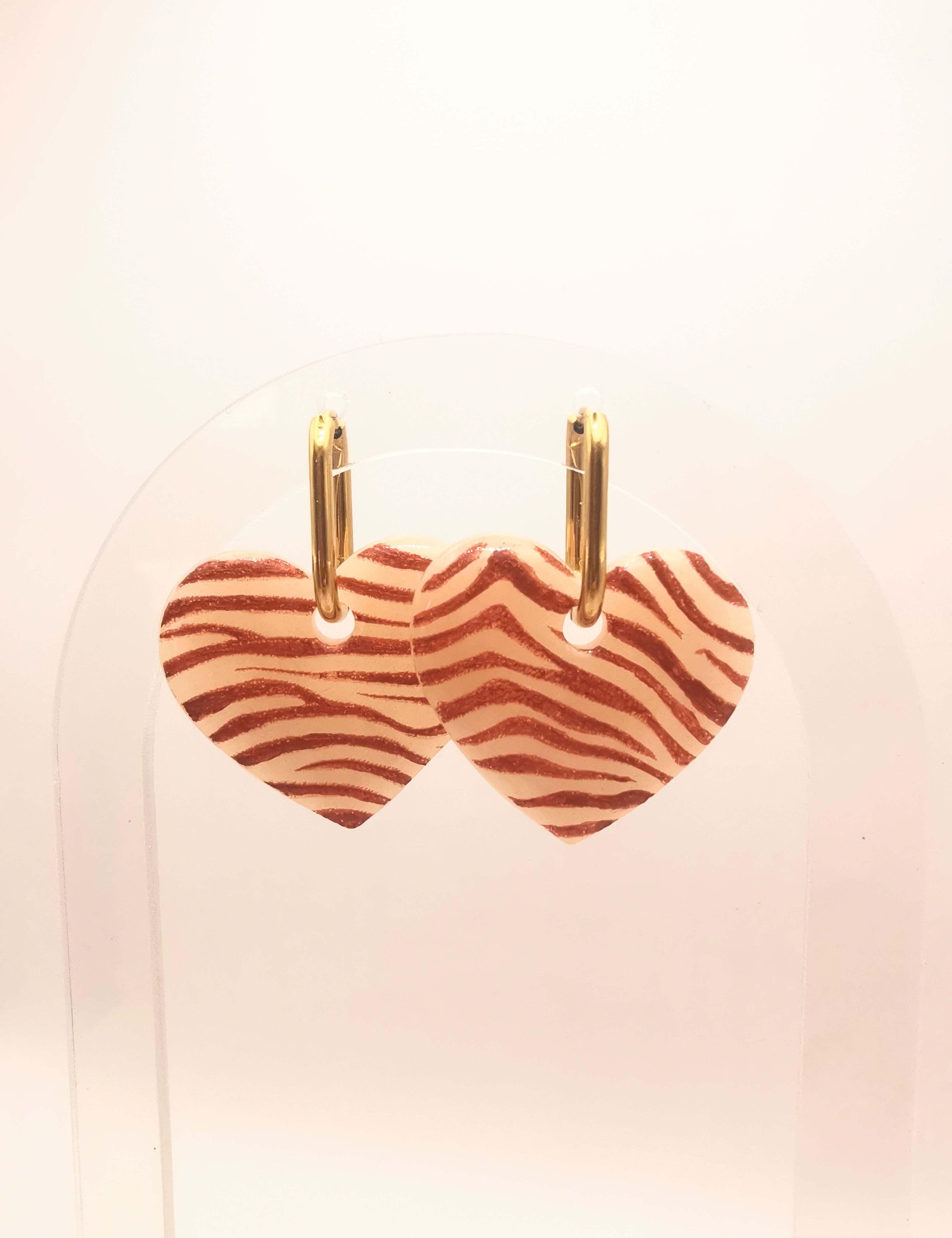 Boucle d'oreille coeur zébré orange et translucide créole or