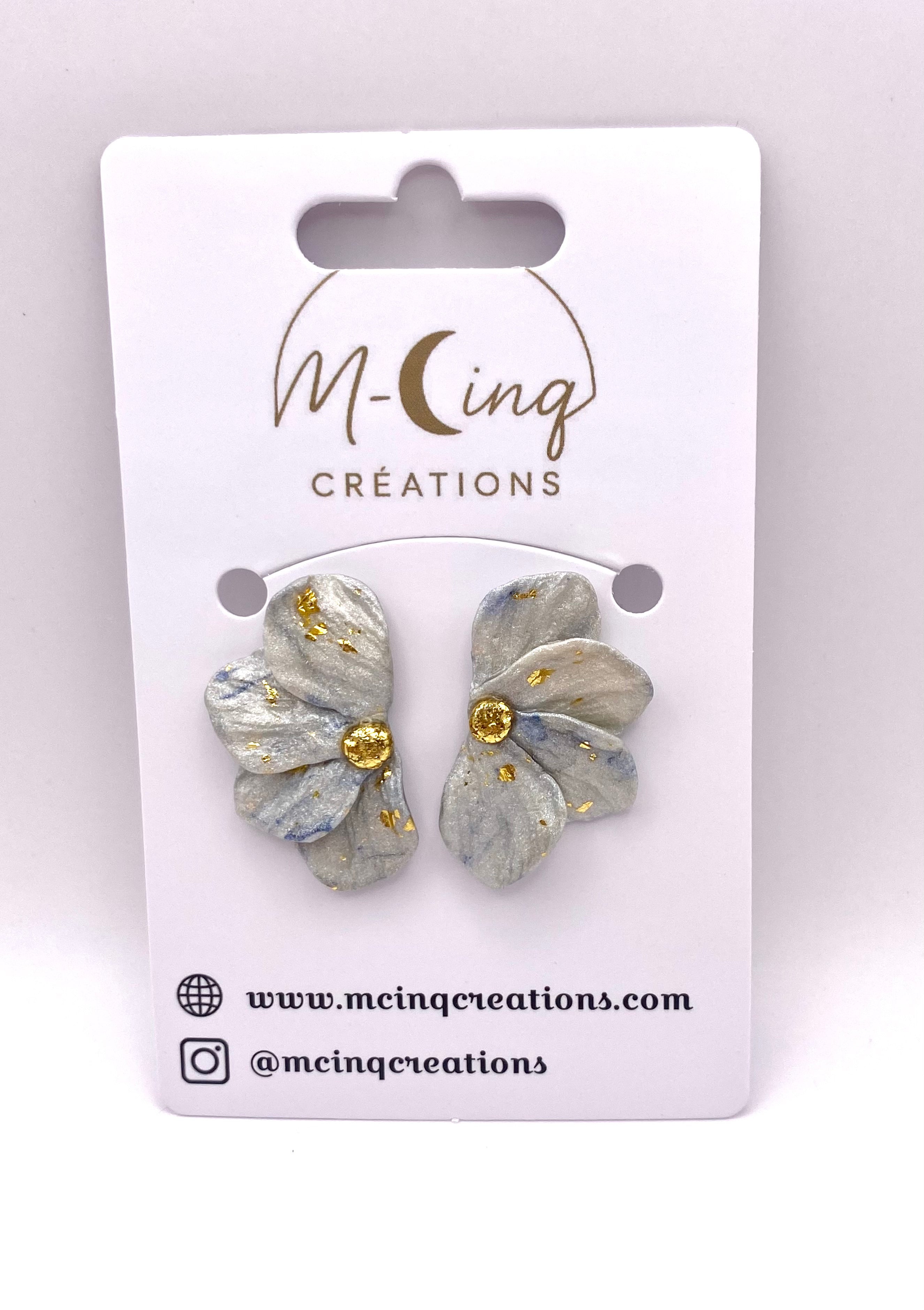 Boucle d'oreille demi fleur mcinqcréations 