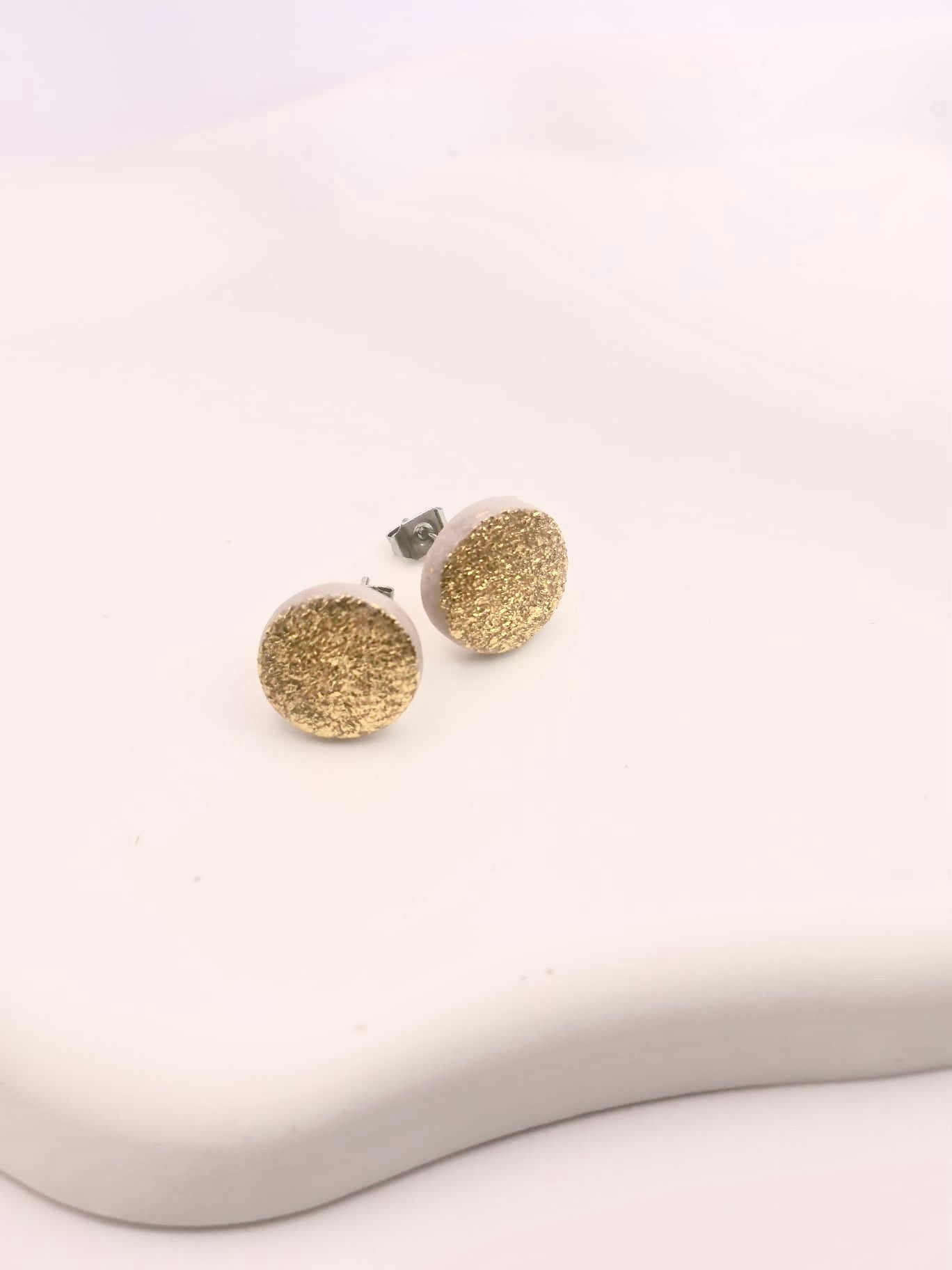 Boucle d'oreille feuille d'or zoom