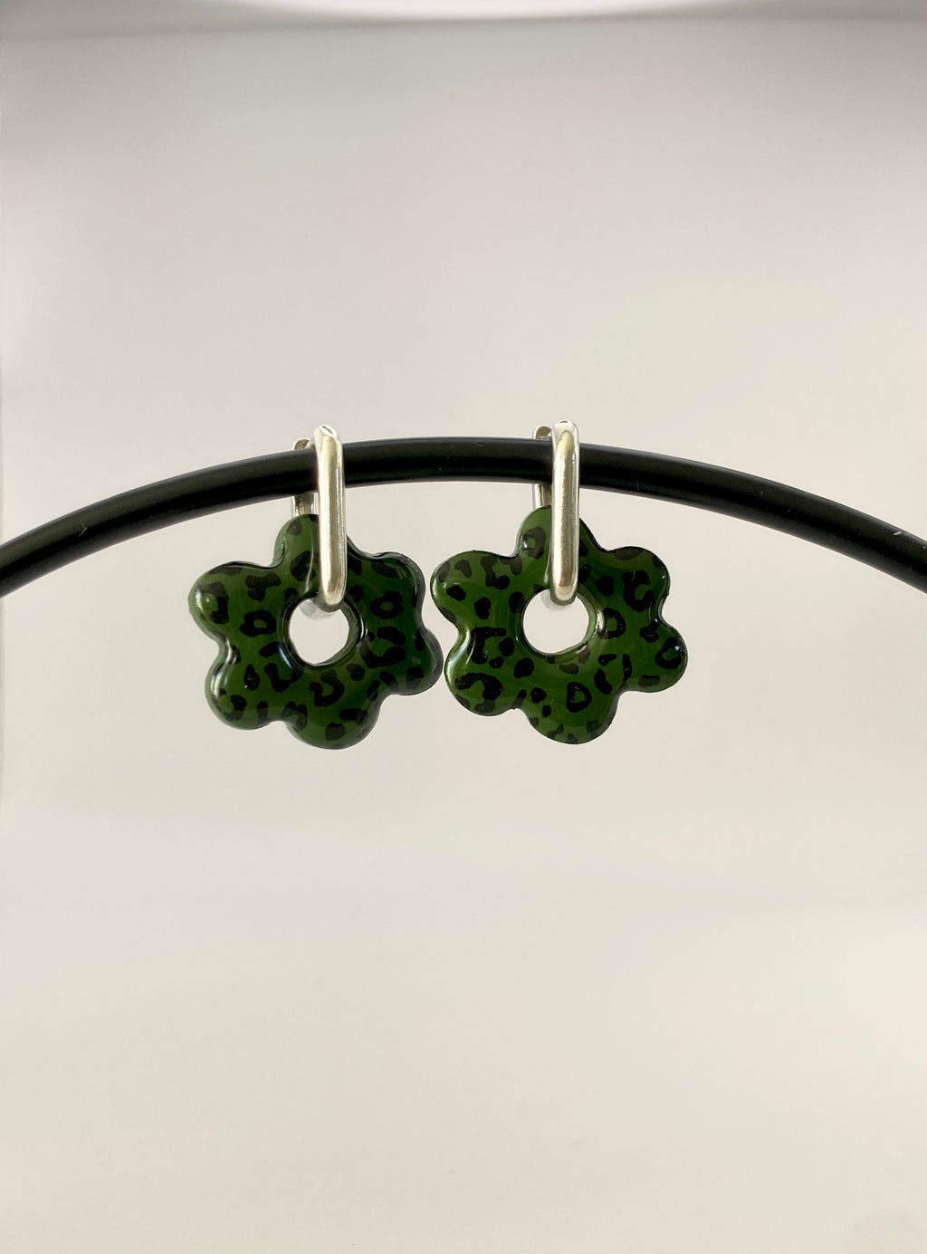 Boucles d'oreilles fleurs motif léopard et couleur au choix