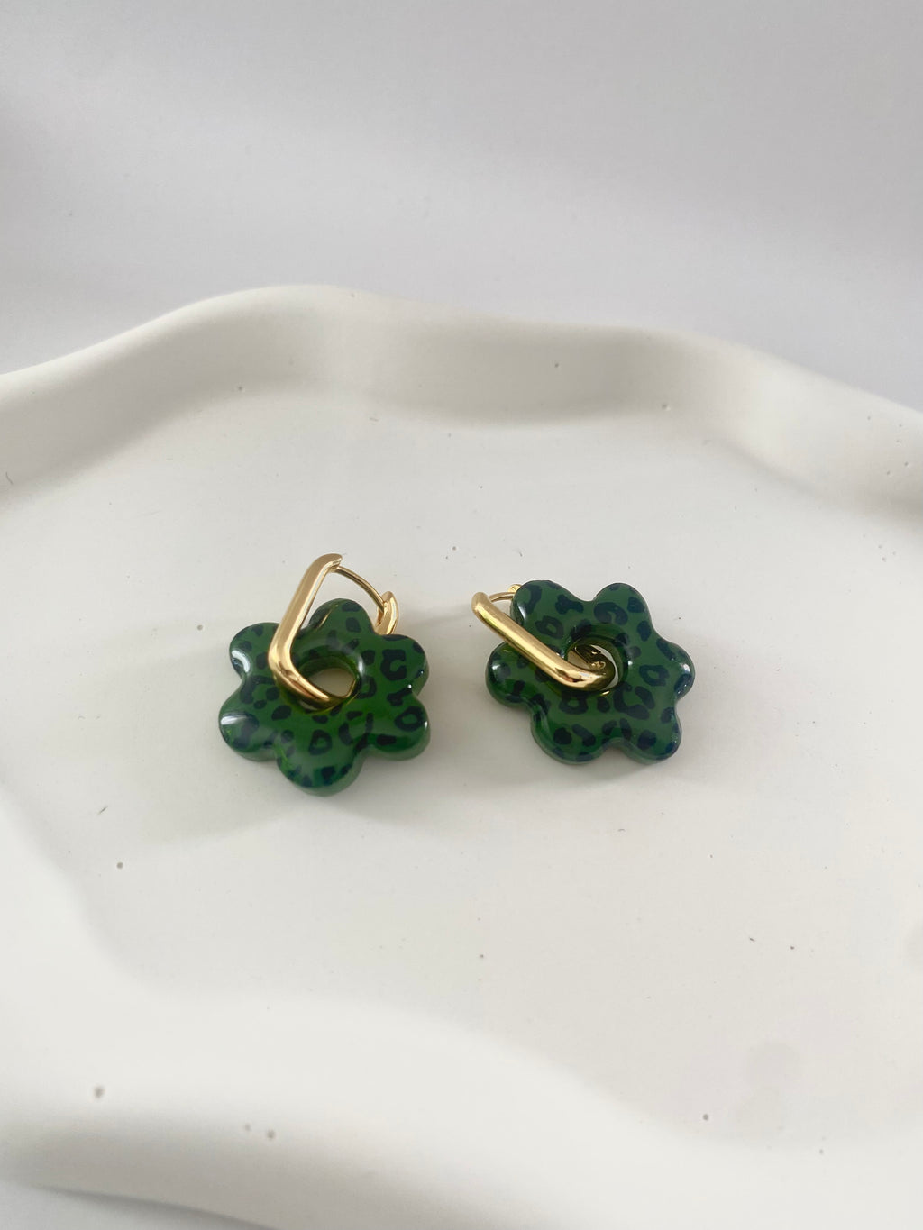 Boucles d'oreilles fleurs motif léopard et couleur au choix