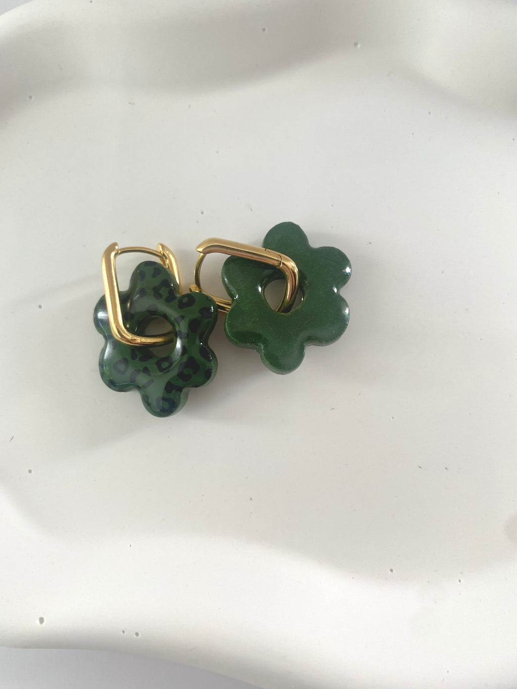 Boucles d'oreilles fleurs motif léopard et couleur au choix