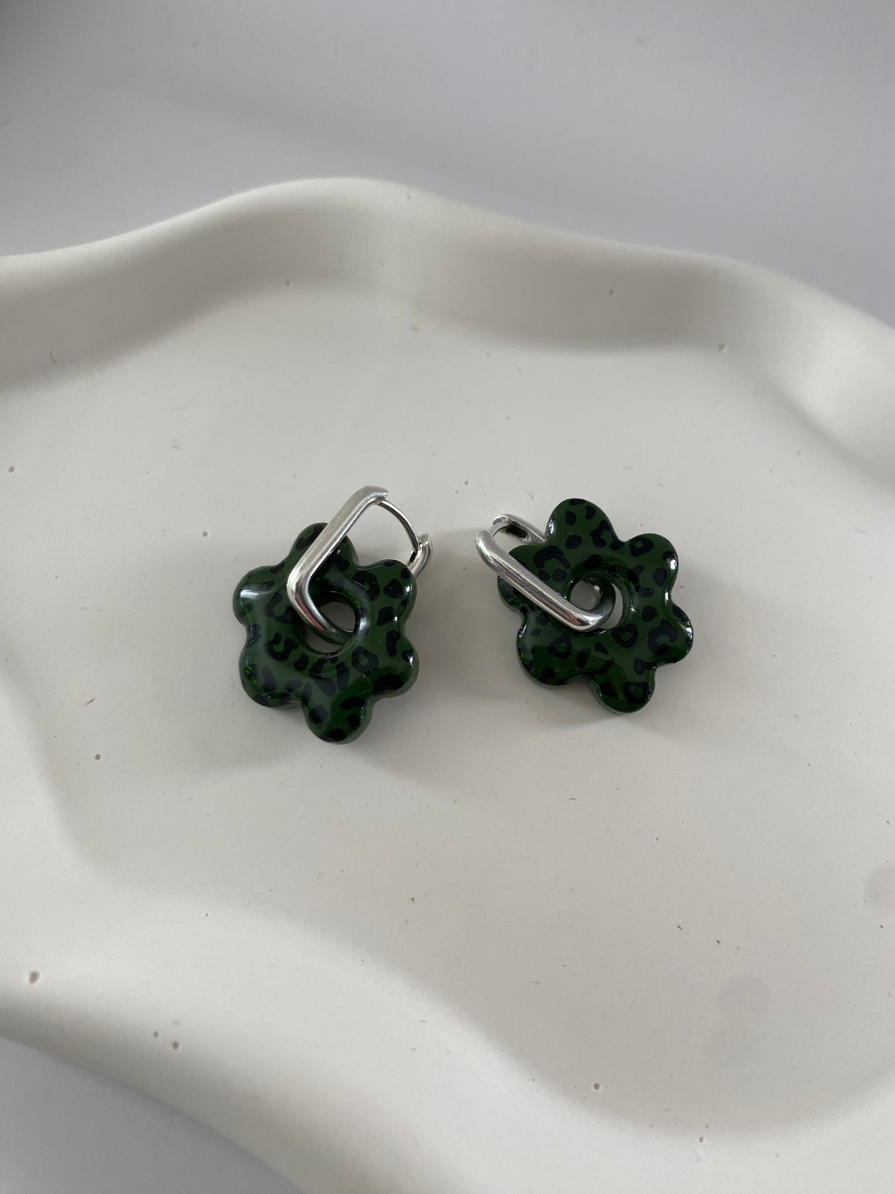 Boucles d'oreilles fleurs motif léopard et couleur au choix