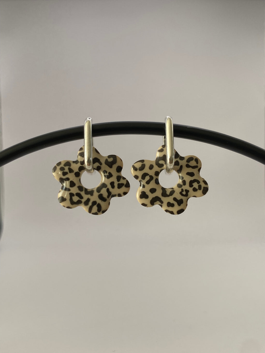 Boucles d'oreilles fleurs motif léopard et couleur au choix