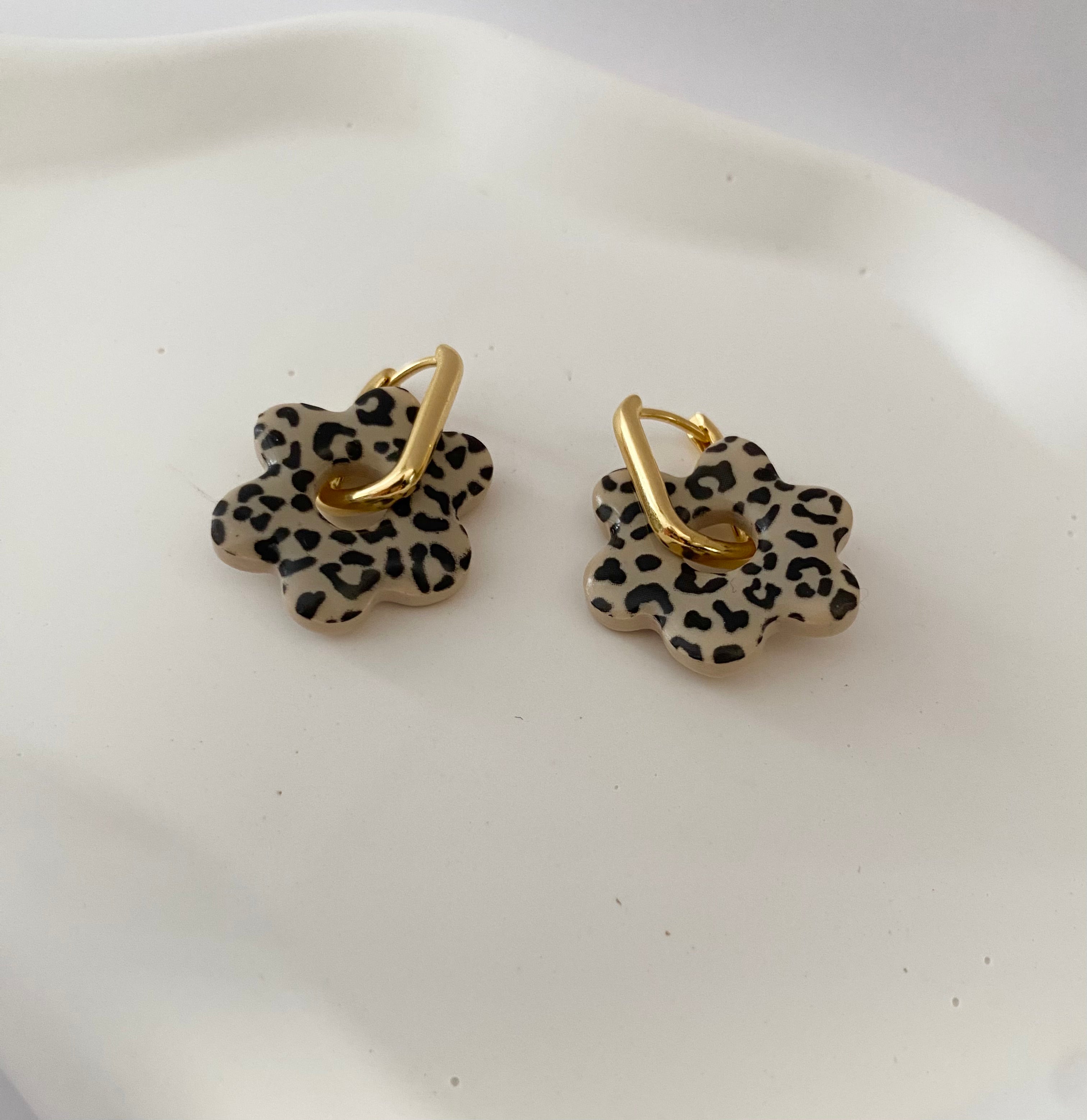Boucles d'oreilles fleurs motif léopard et couleur au choix