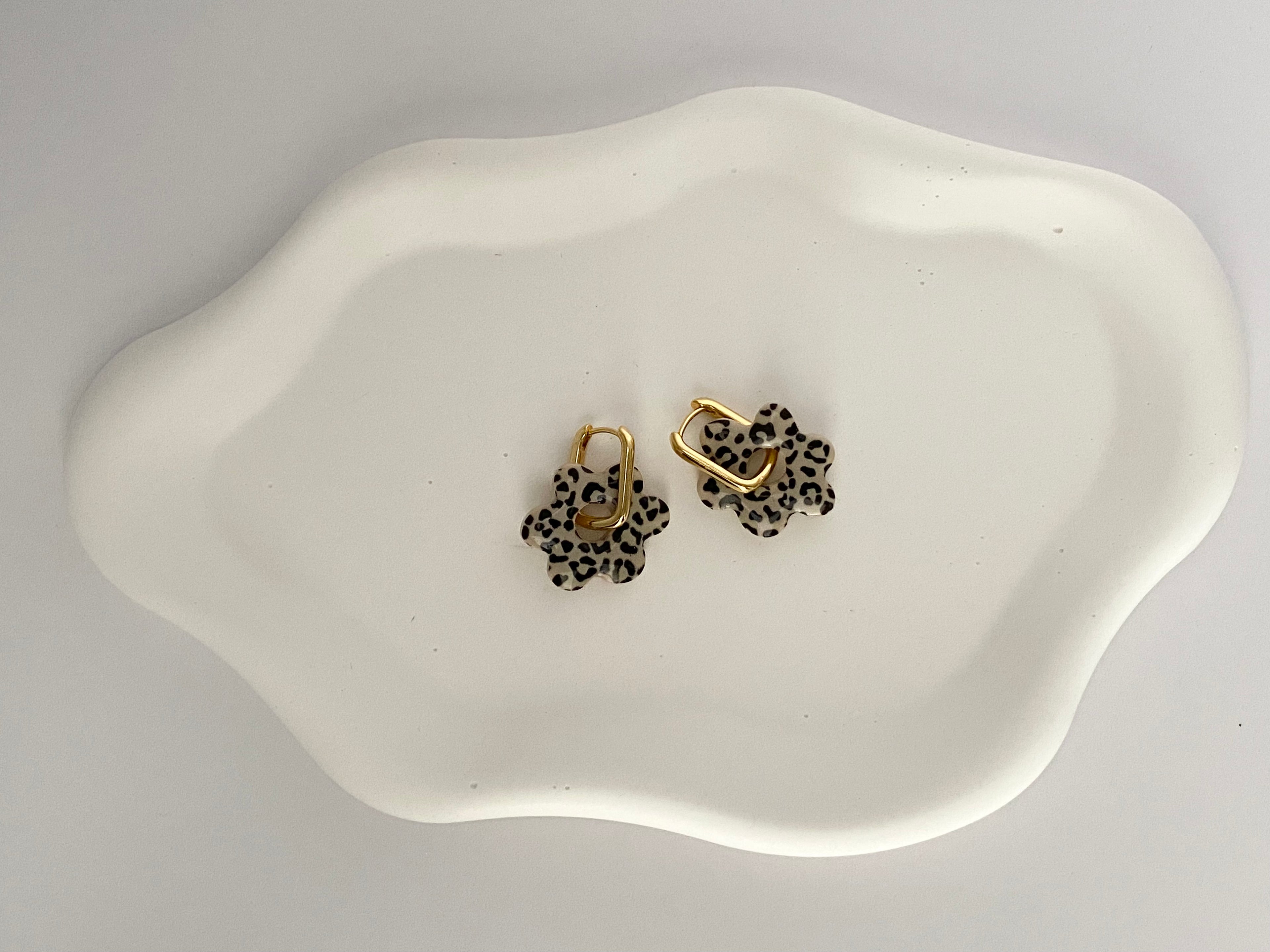 Boucles d'oreilles fleurs motif léopard et couleur au choix