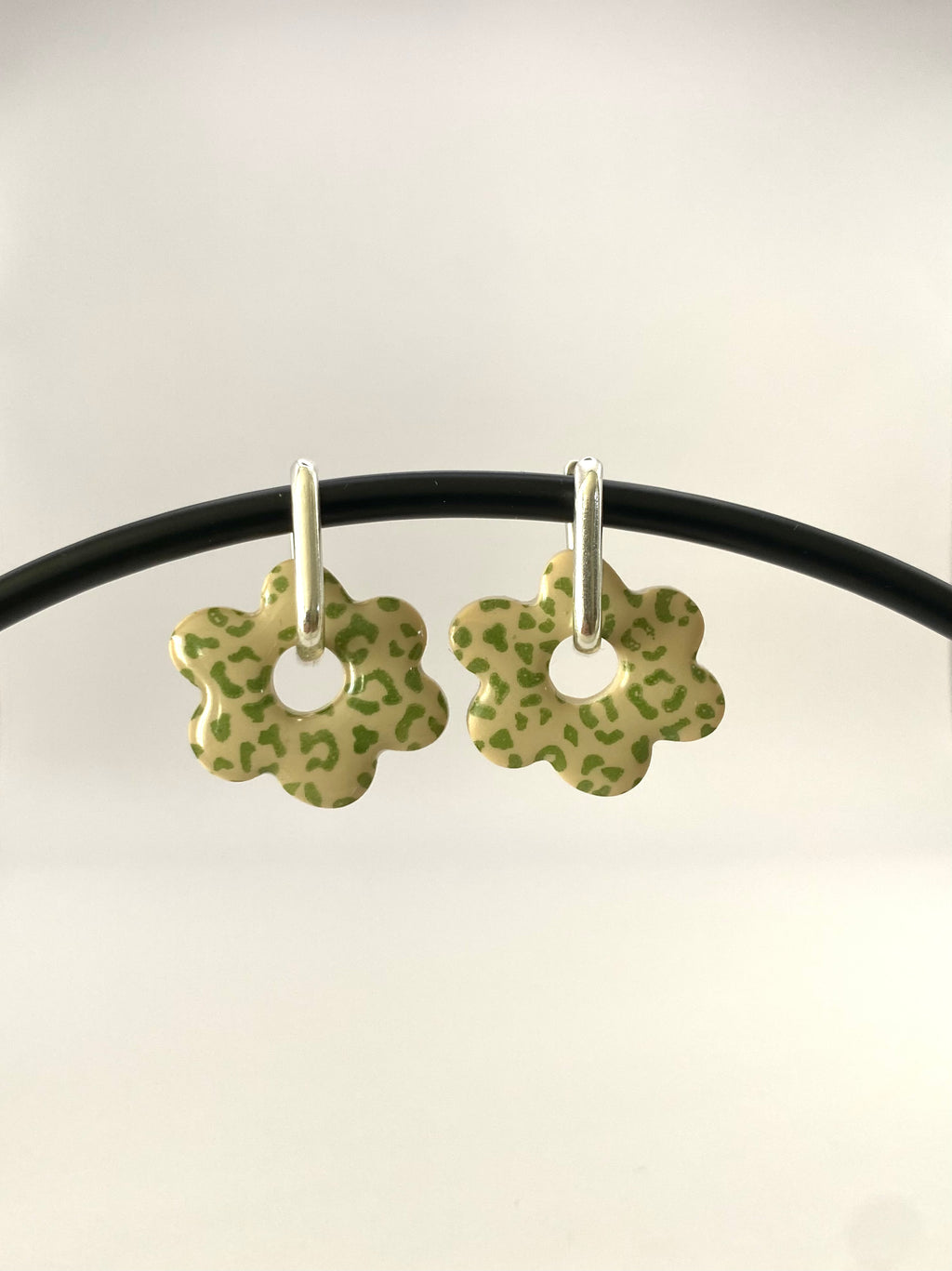 Boucles d'oreilles fleurs motif léopard et couleur au choix