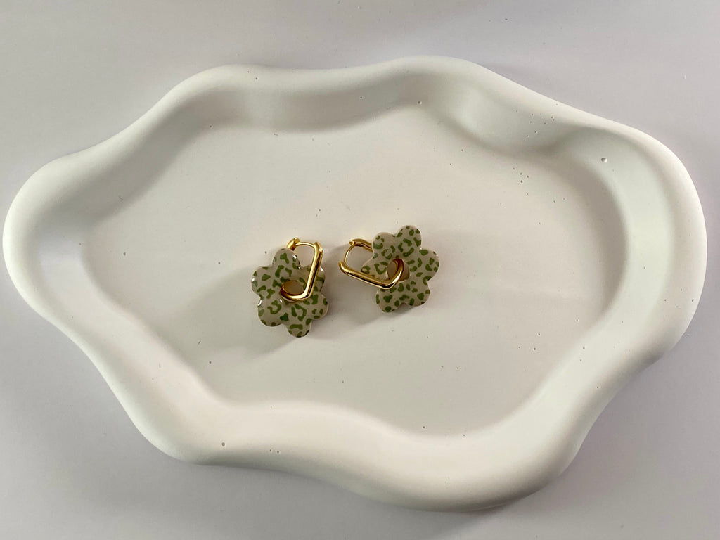 Boucles d'oreilles fleurs motif léopard et couleur au choix