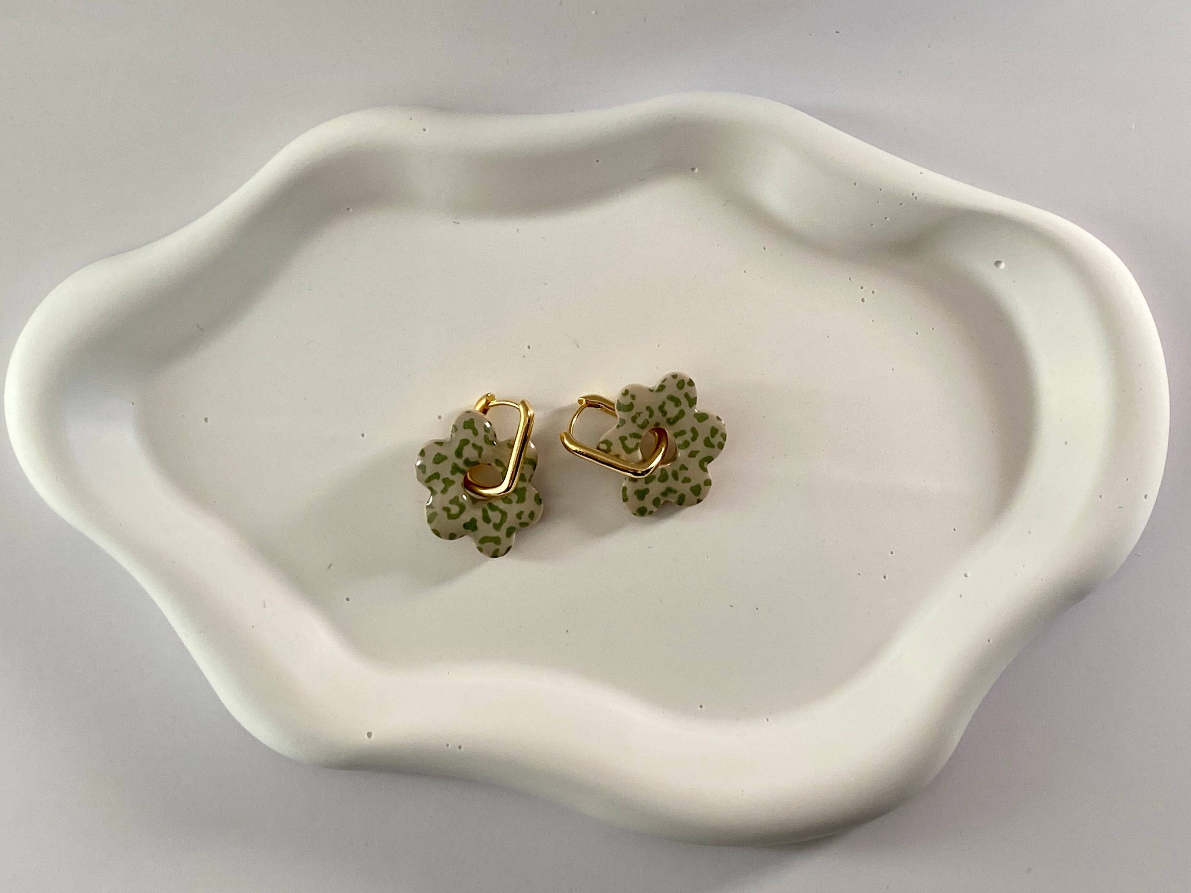 Boucles d'oreilles fleurs motif léopard et couleur au choix