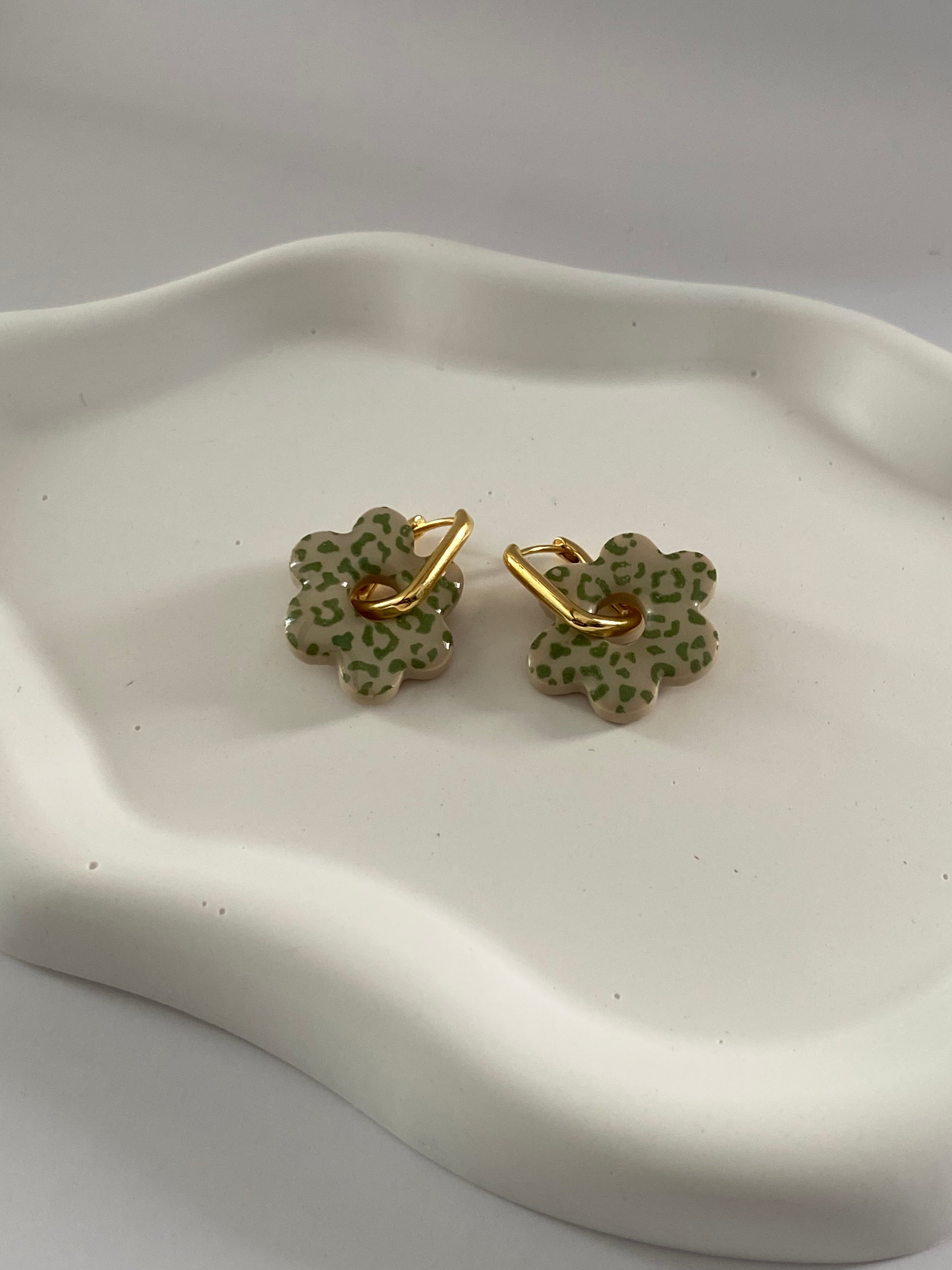 Boucles d'oreilles fleurs motif léopard et couleur au choix