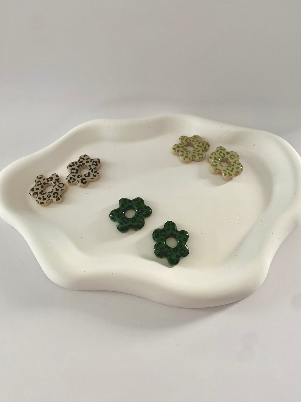 Boucles d'oreilles fleurs motif léopard et couleur au choix