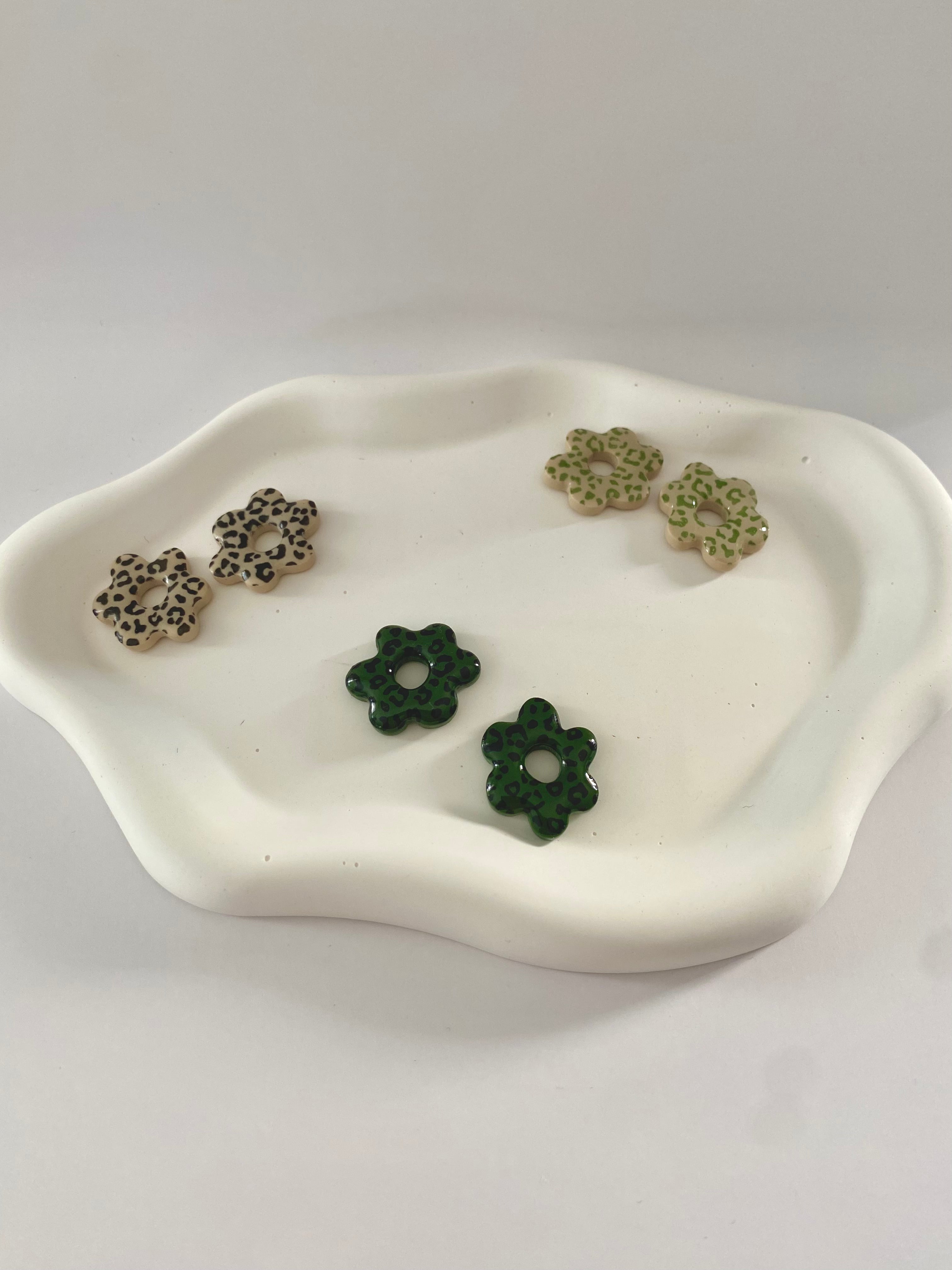 Boucles d'oreilles fleurs motif léopard et couleur au choix