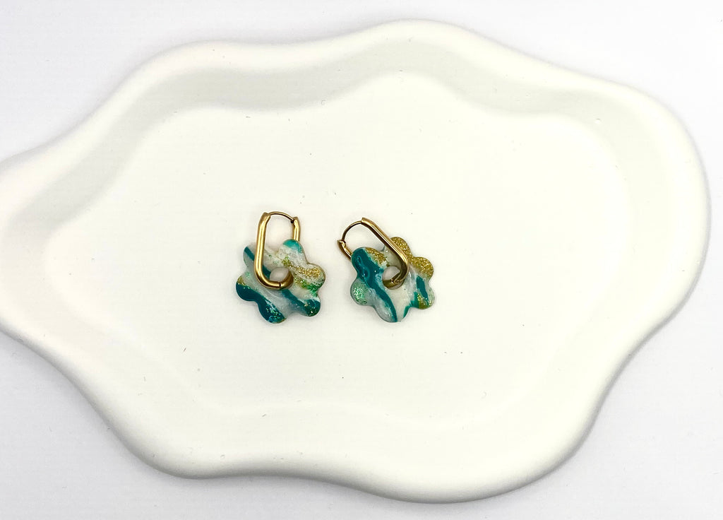 Boucle d'oreille vert blanc or effet marbre