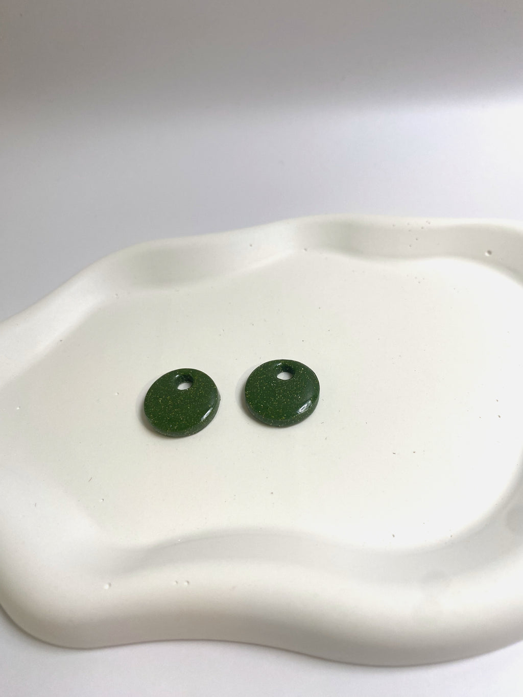boucle d'oreille Dimensions 1,5 cm pastille ronde boucles d'oreilles vert olive m 5 créaion