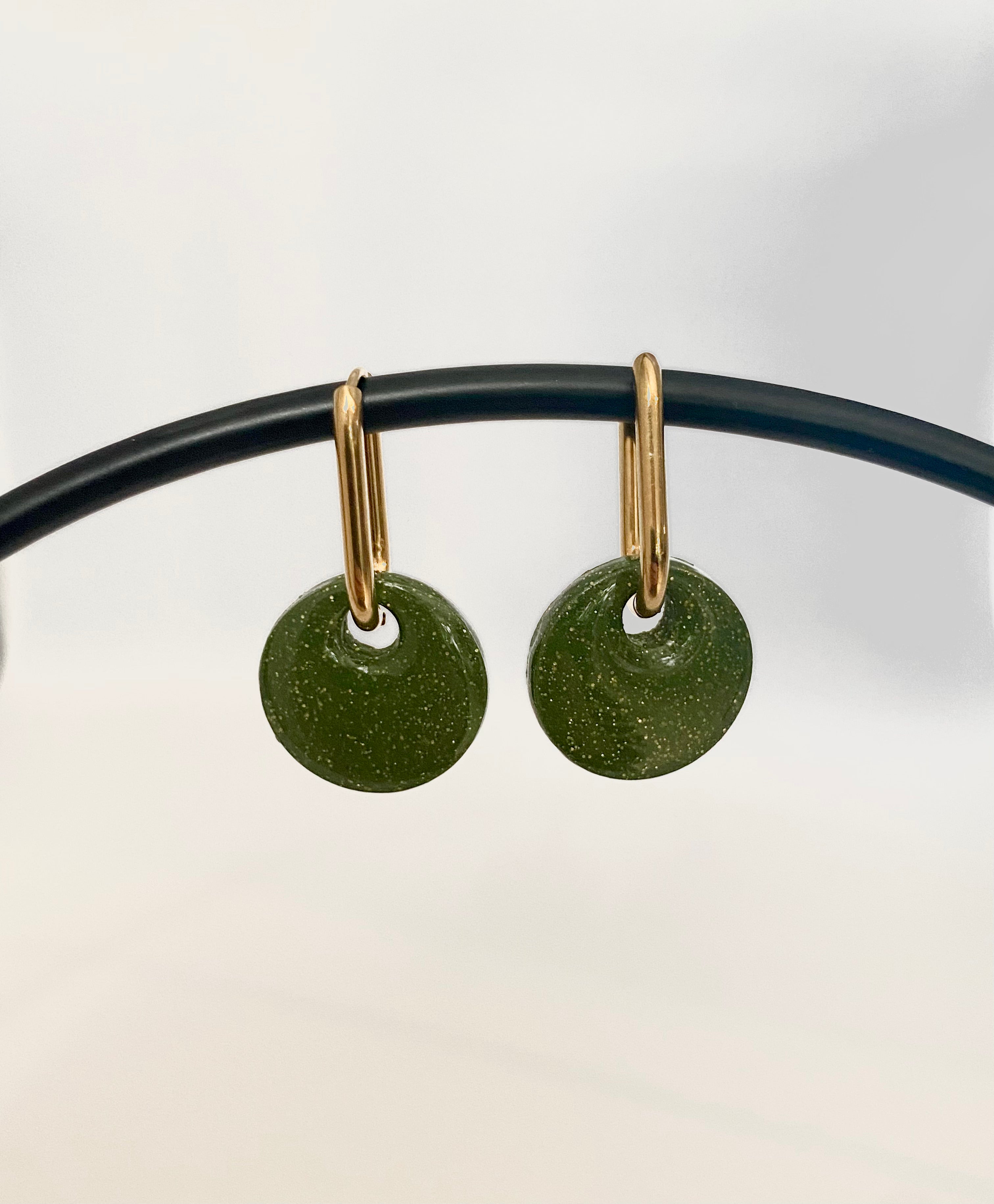 3 options boucles d'oreilles pastille vert olive pailleté créoles acier inoxydable argent et doré