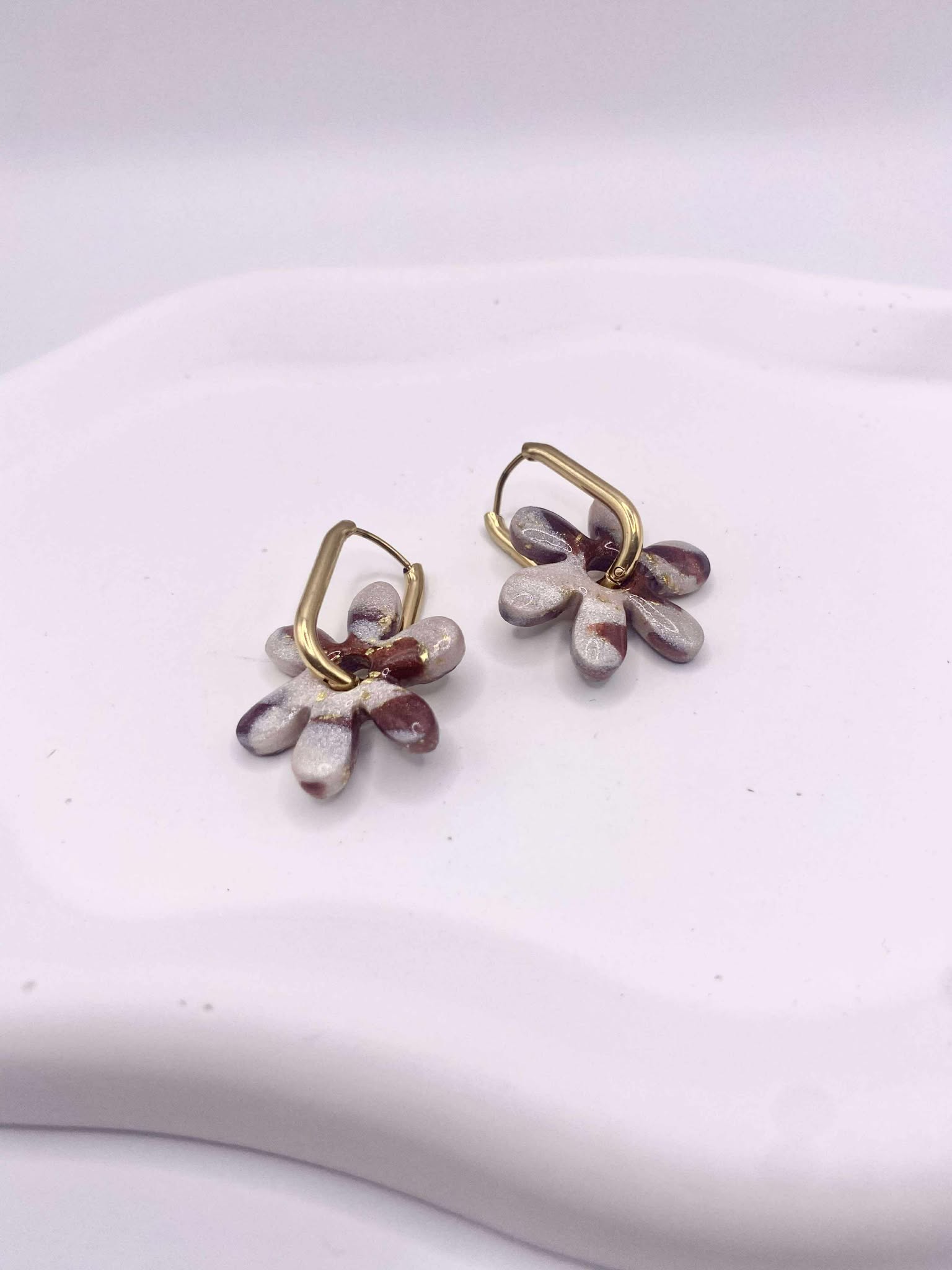 Boucle d'oreille fleur pop marbré