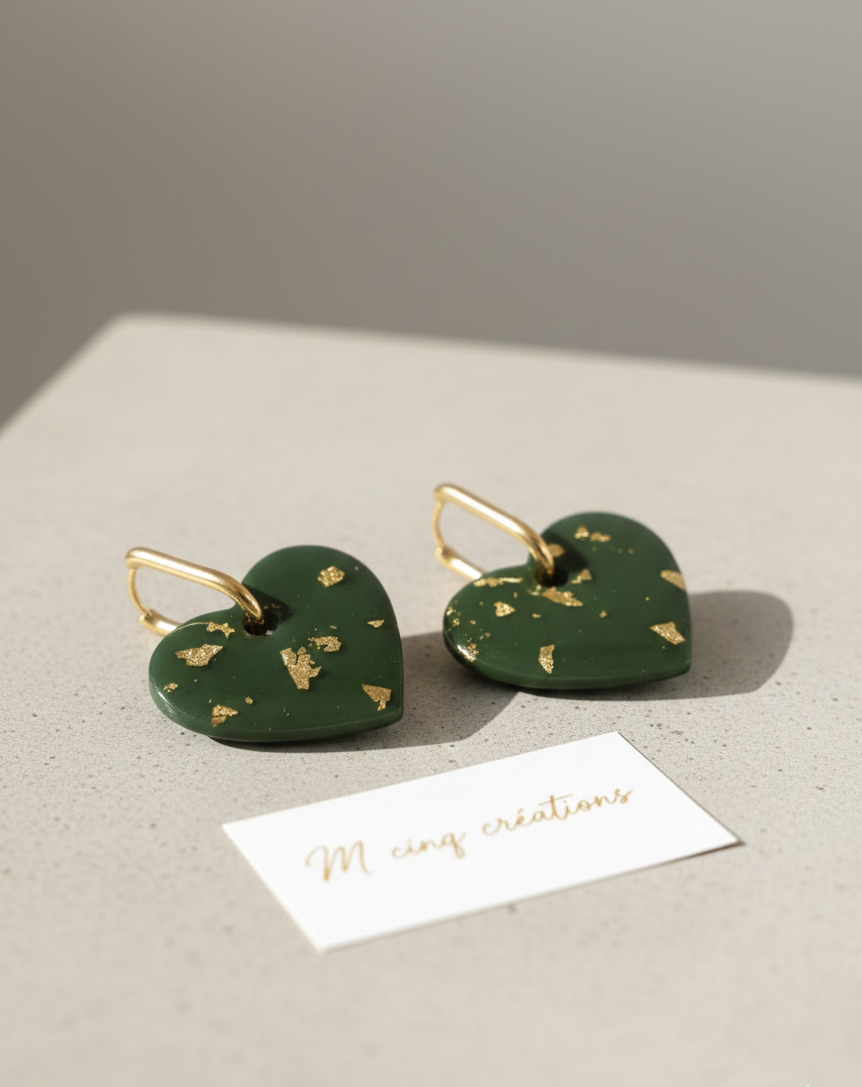 Boucle d'oreille coeur vert et feuille d'or m 5 créations