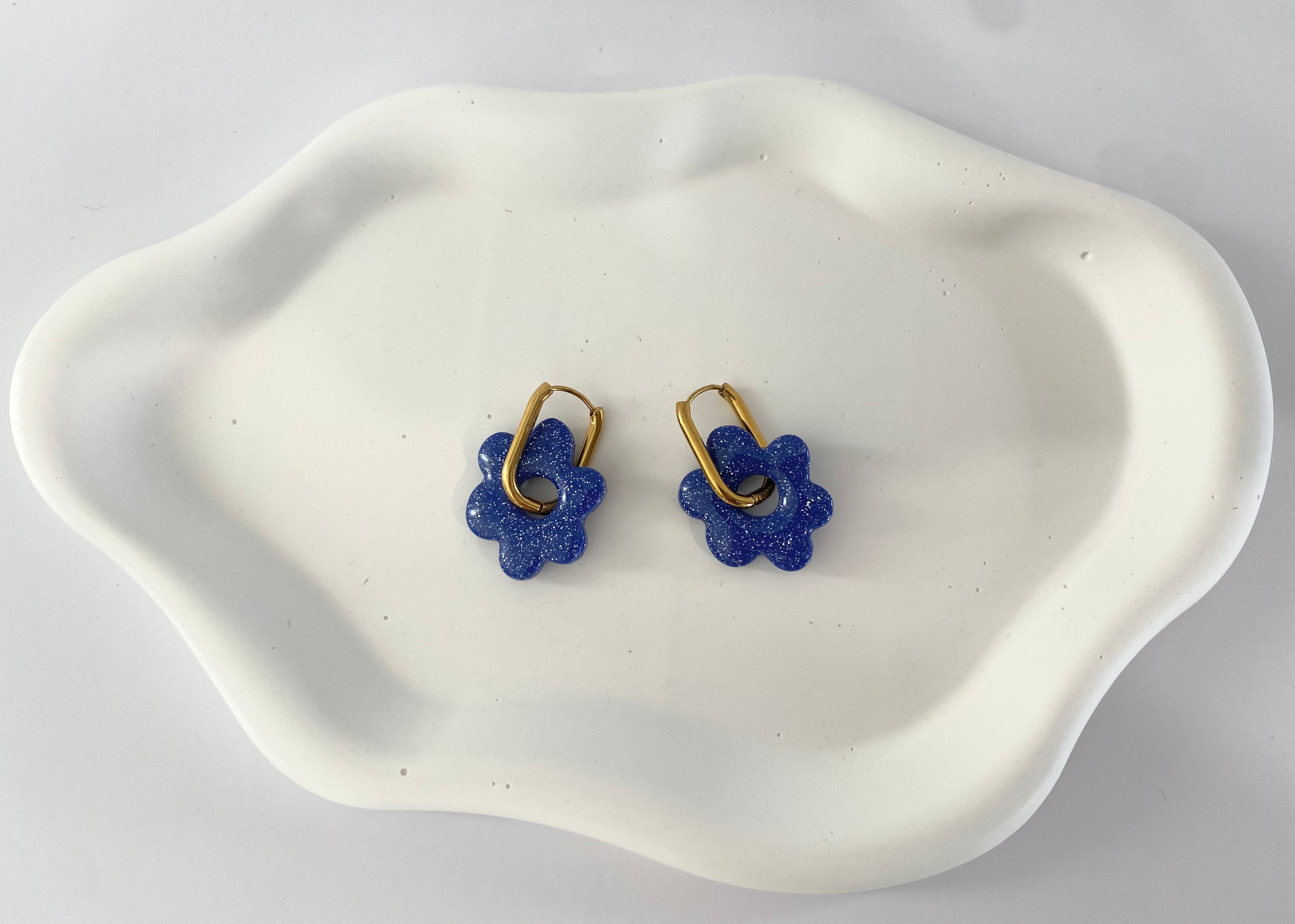 Boucles d'Oreilles Fleur Bleu Pailleté - Avec ou sans créoles
