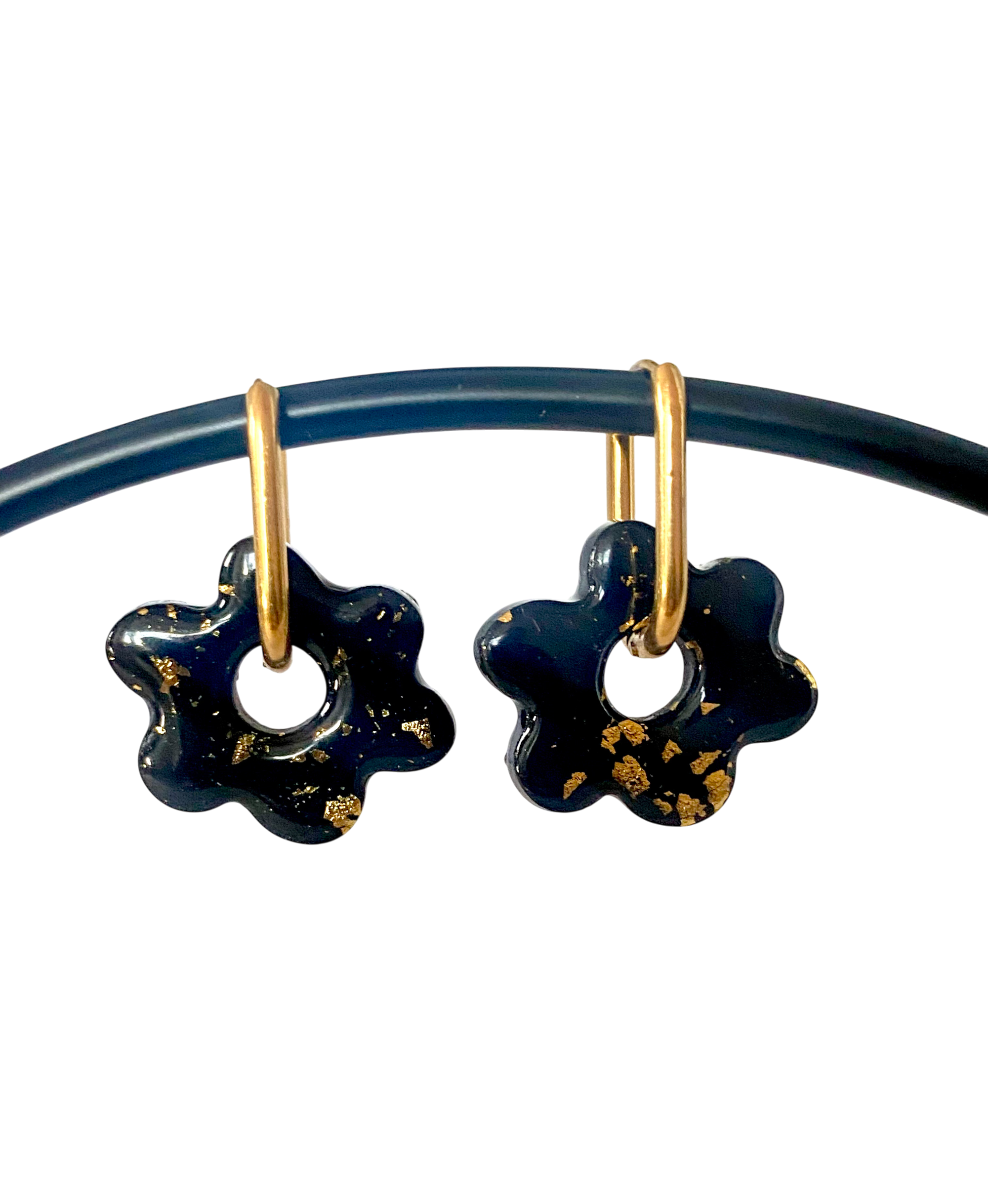 Boucle d'oreille fleur noir et feuille d'or