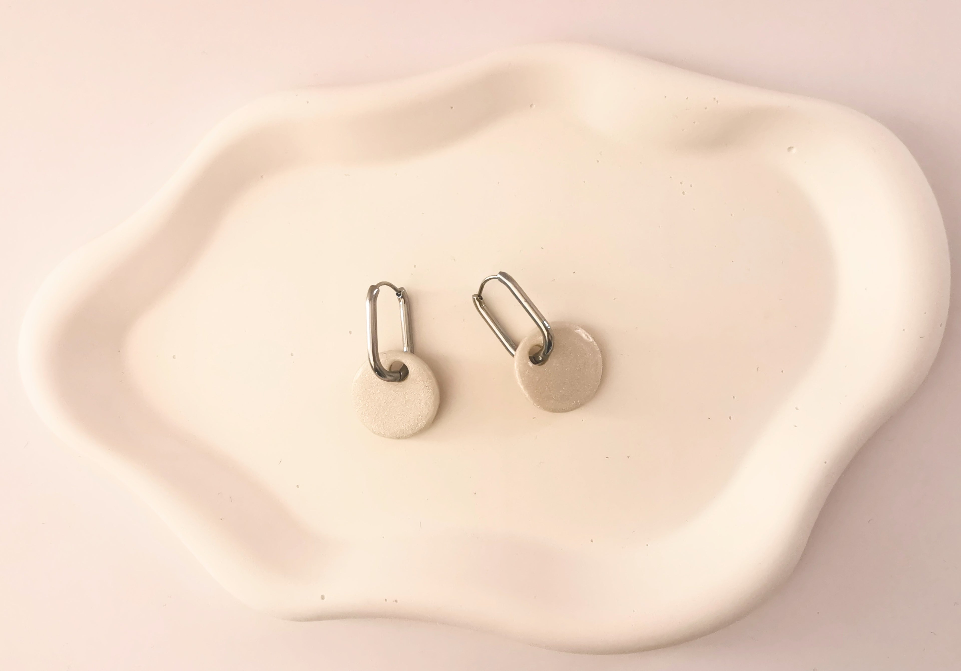 Boucle d'oreille pastille ronde m5 créations