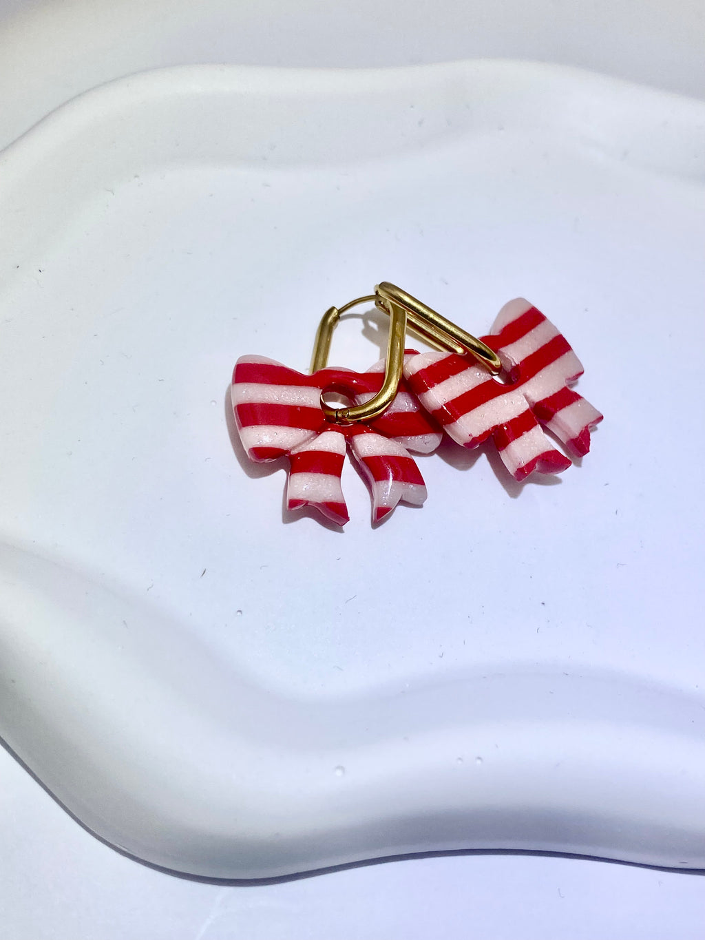 Boucles d'Oreilles Noeud Rayé Rouge et Blanc