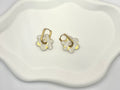 Boucles d'Oreilles Créoles Fleur Nacré Blanc avec feuille d'Or, Bijou Fait Main en France, Acier Inoxydable 304L
