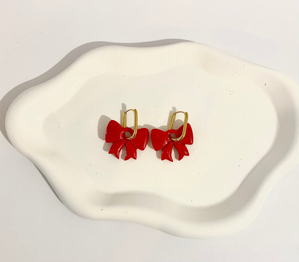 Boucles d’oreilles nœud rouge