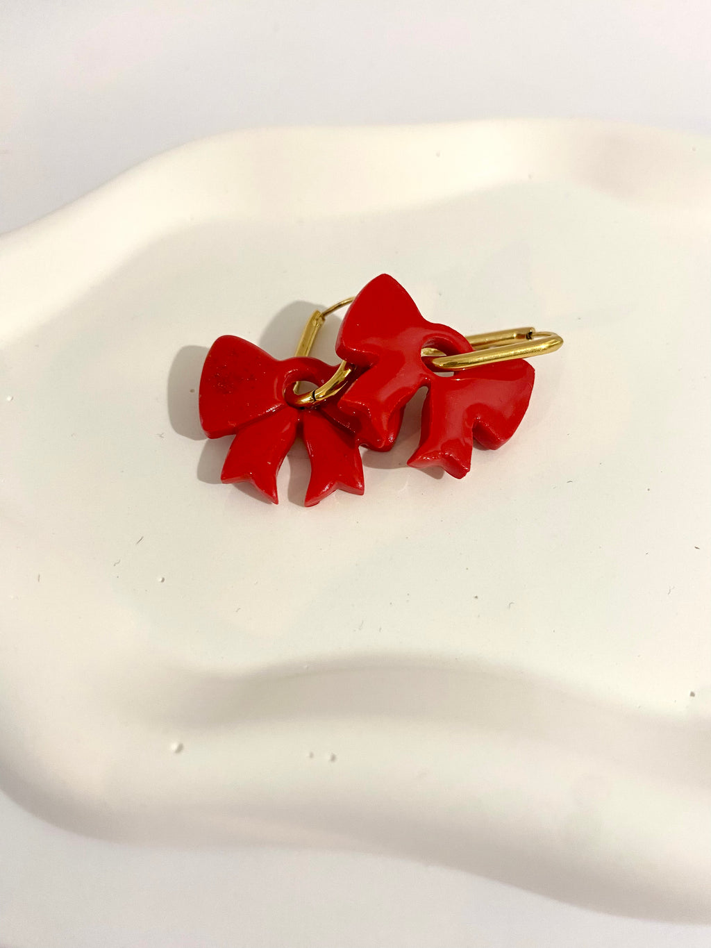 Boucles d’oreilles nœud rouge