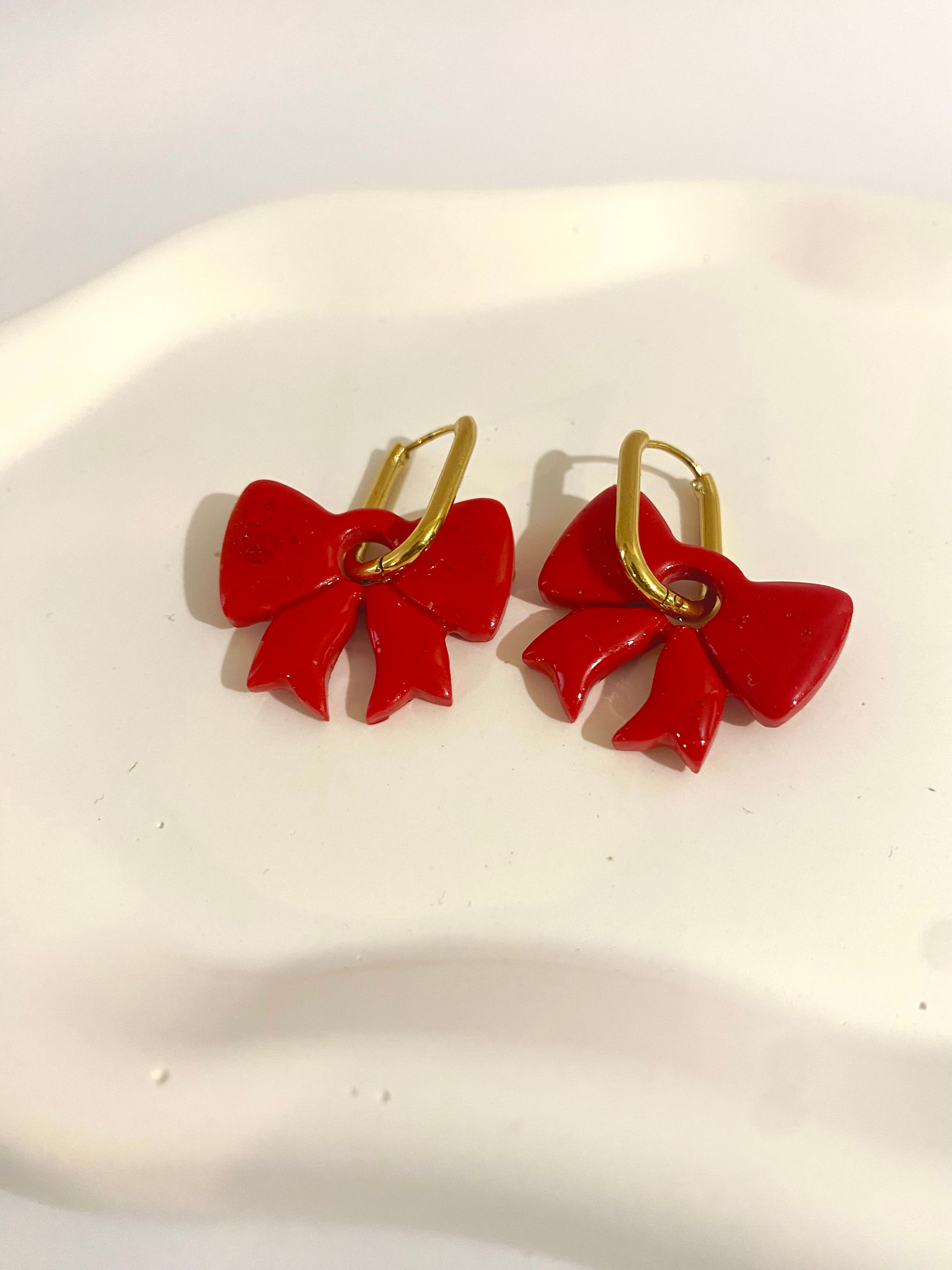 Boucles d’oreilles nœud rouge