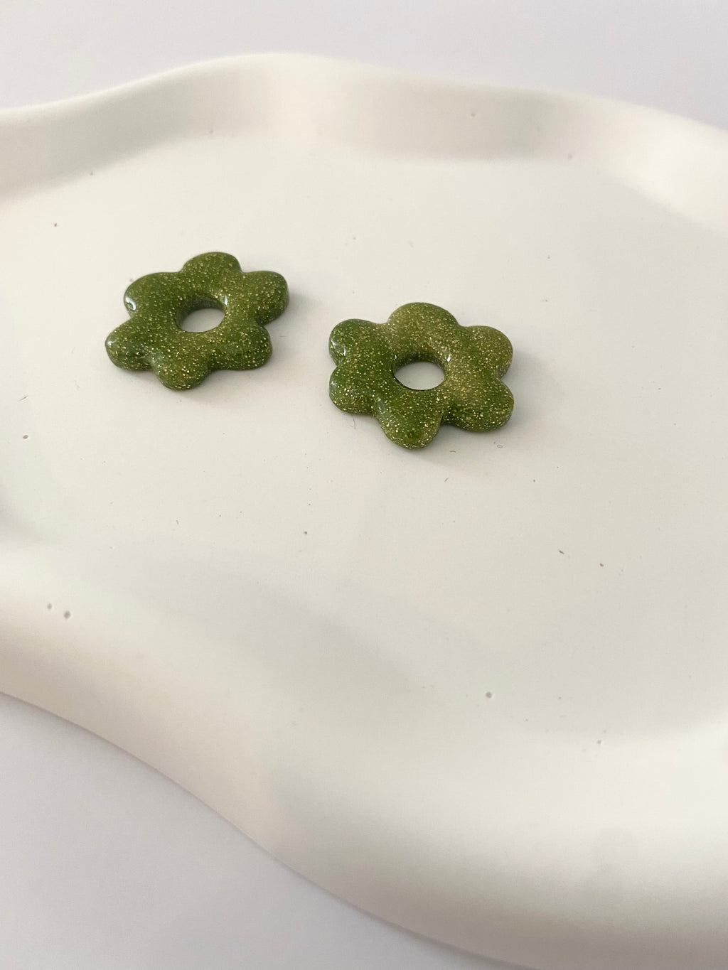 Boucles d'Oreilles Créoles Fleur mix Vert  aspect nuage