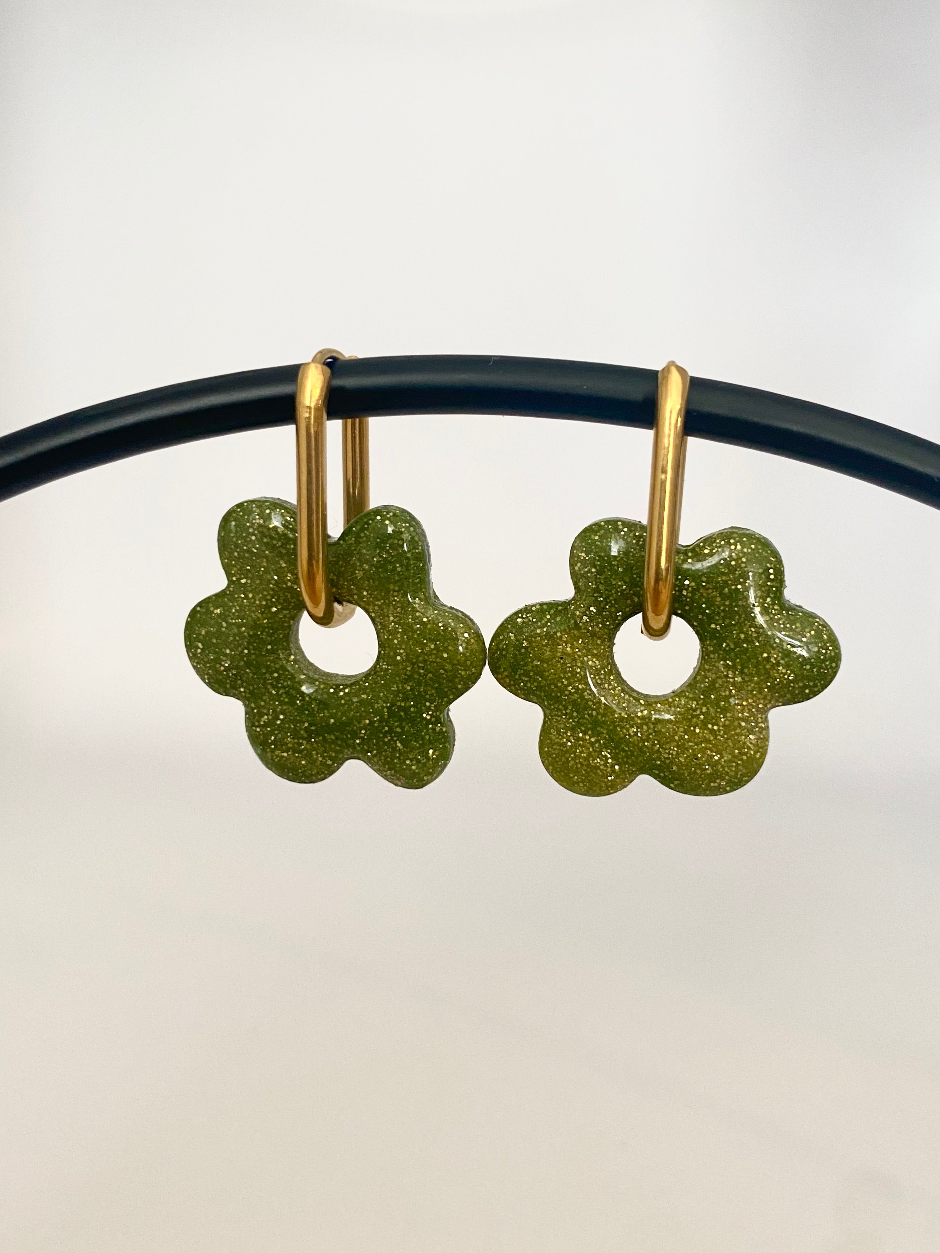 Boucles d'Oreilles Créoles Fleur mcinqcreations 
