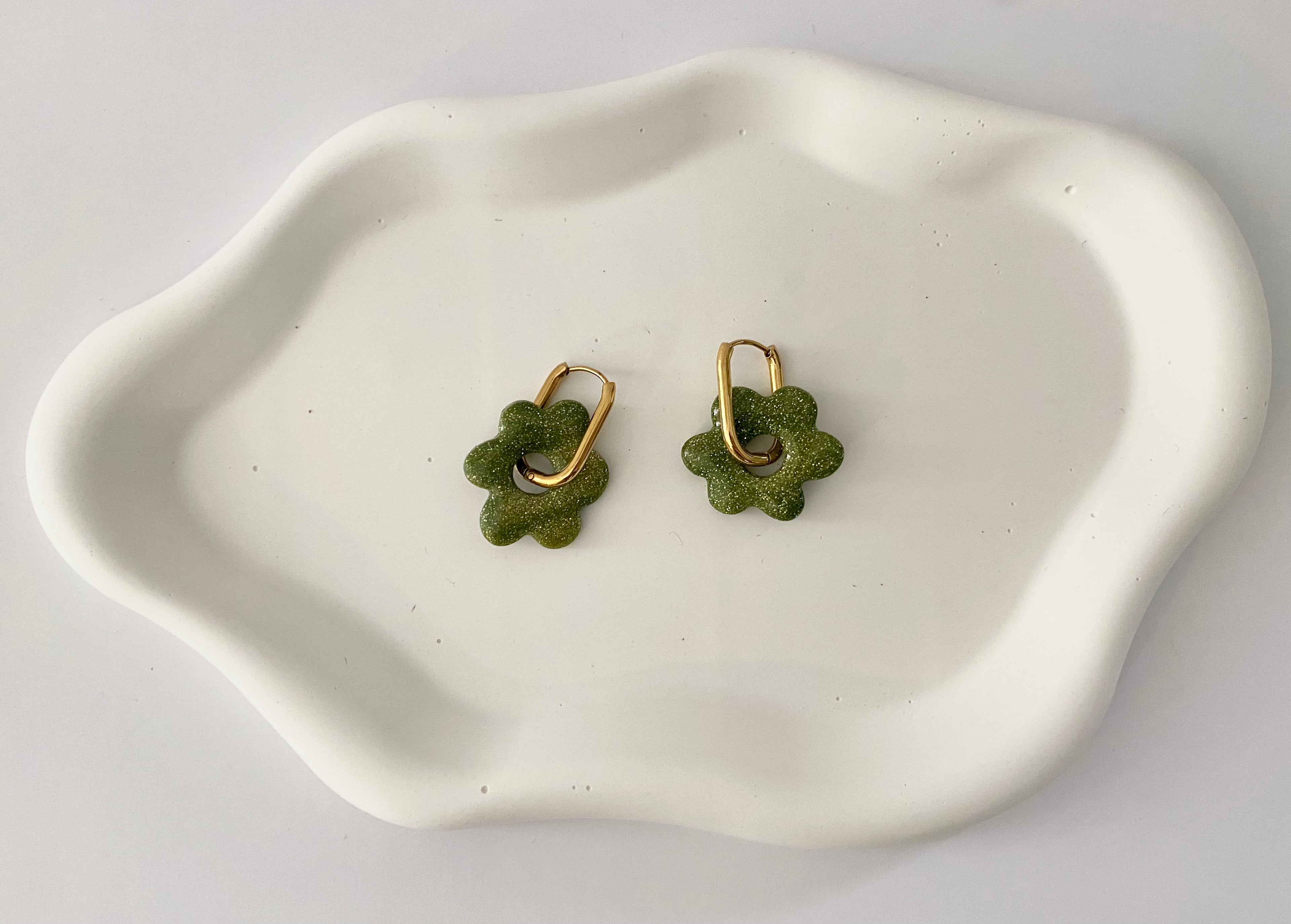 Boucles d'Oreilles Créoles Fleur mix Vert bijoux fait main