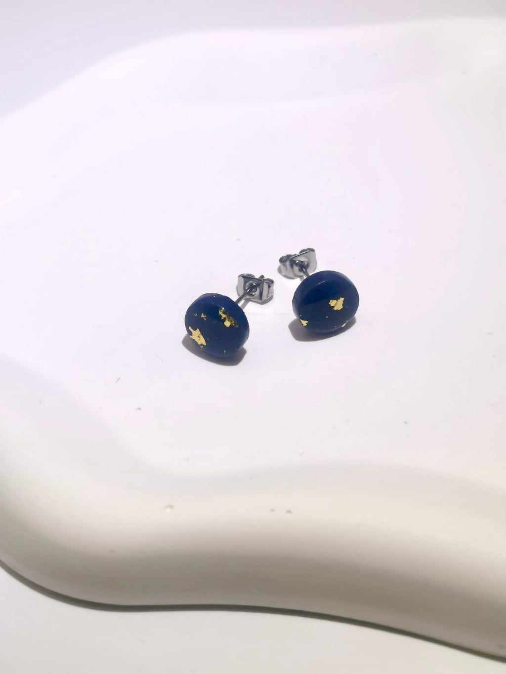 mini Boucles d'oreille bleu nuit et or