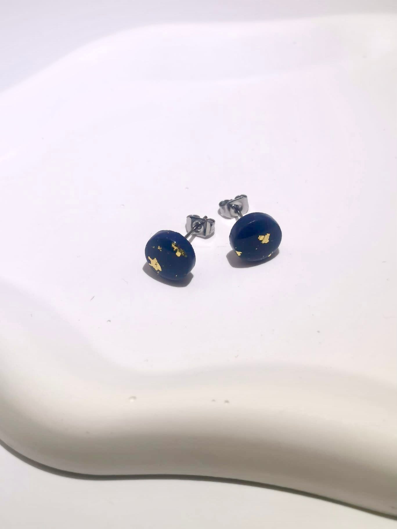 mini Boucles d'oreille bleu nuit et or