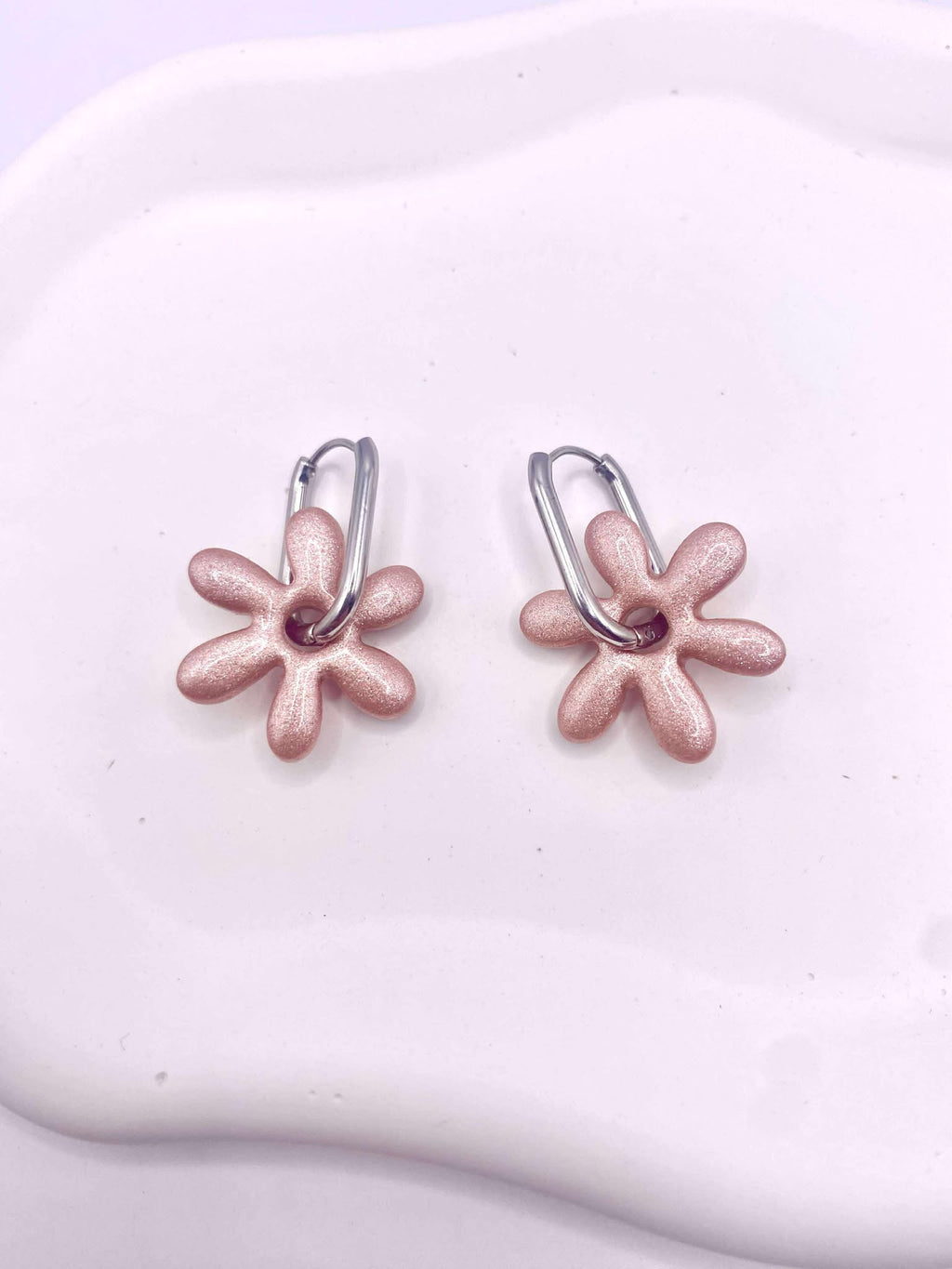 Boucle d'oreille rose paillette avec créole en argent
