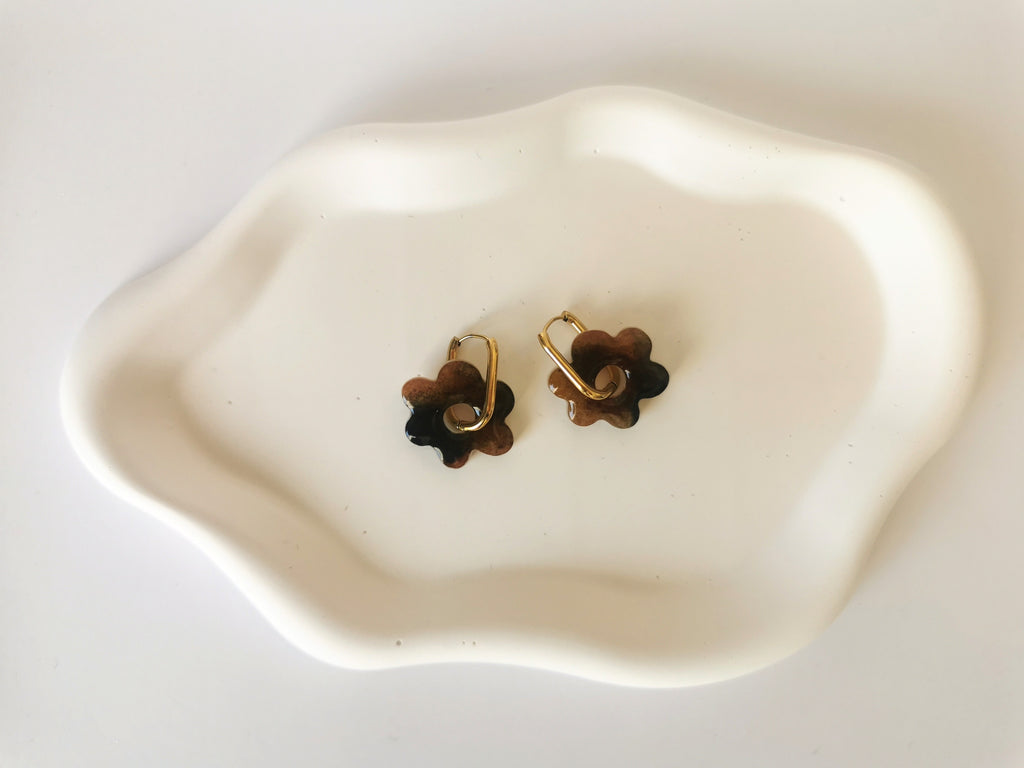 Boucles d'Oreilles Fleur effet tortoise, Bijou Fait Main en France, Acier Inoxydable 304L