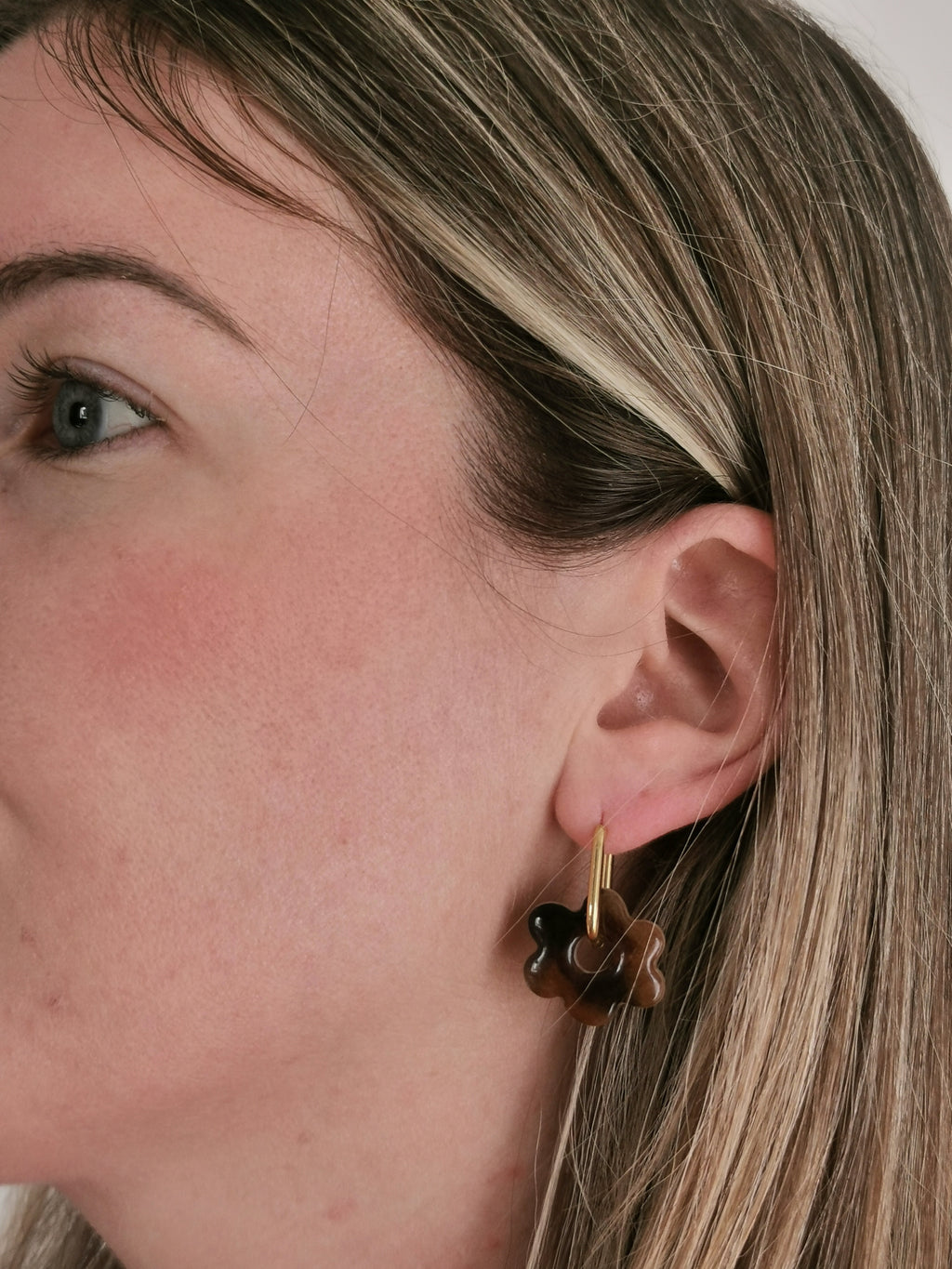 Boucles d'Oreilles Fleur effet tortoise, Bijou Fait Main en France, Acier Inoxydable 304L