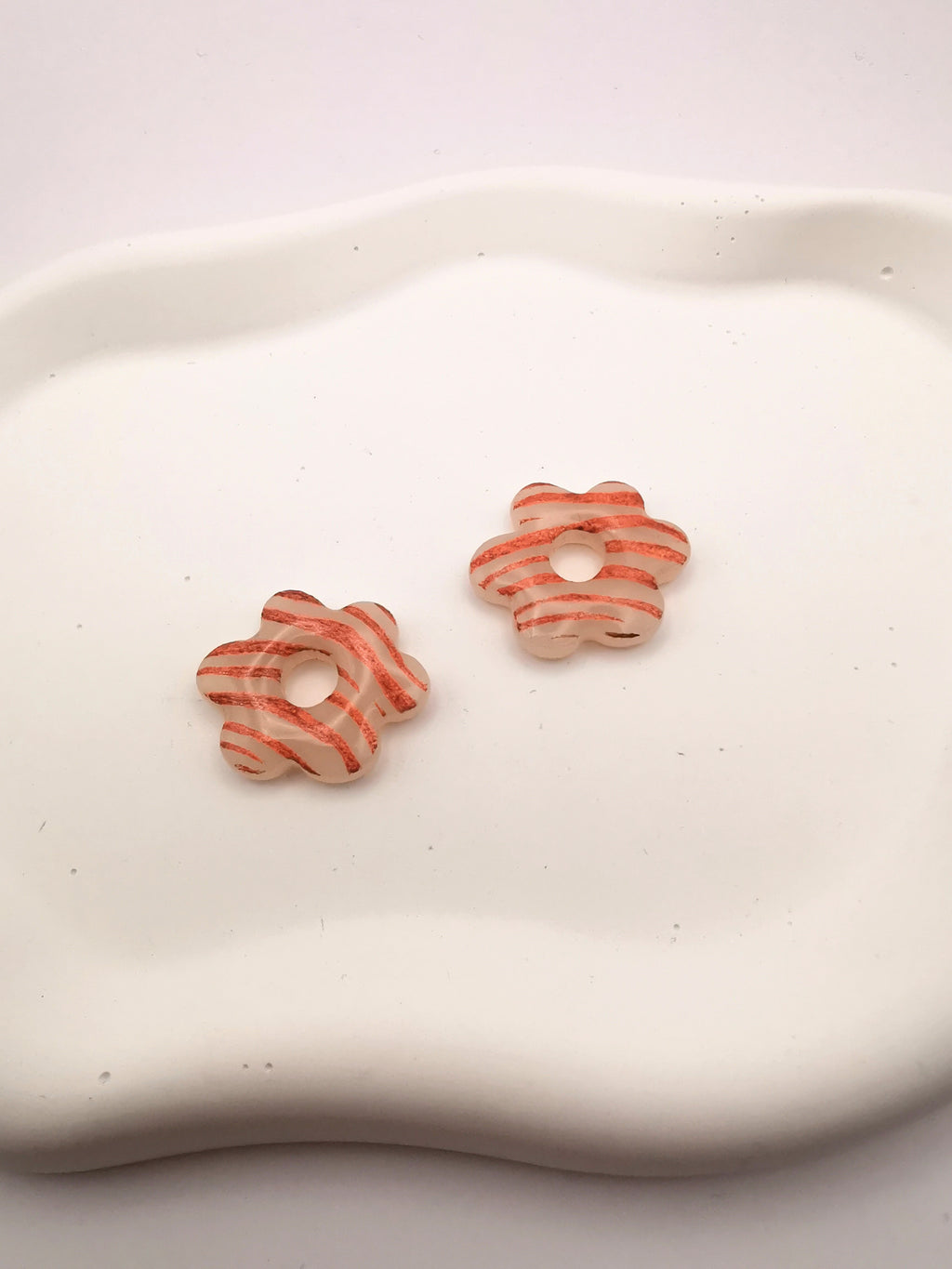 Boucles d'Oreilles Fleur zébré orange cuivré et translucide, Bijou Fait Main en France, Acier Inoxydable 304L