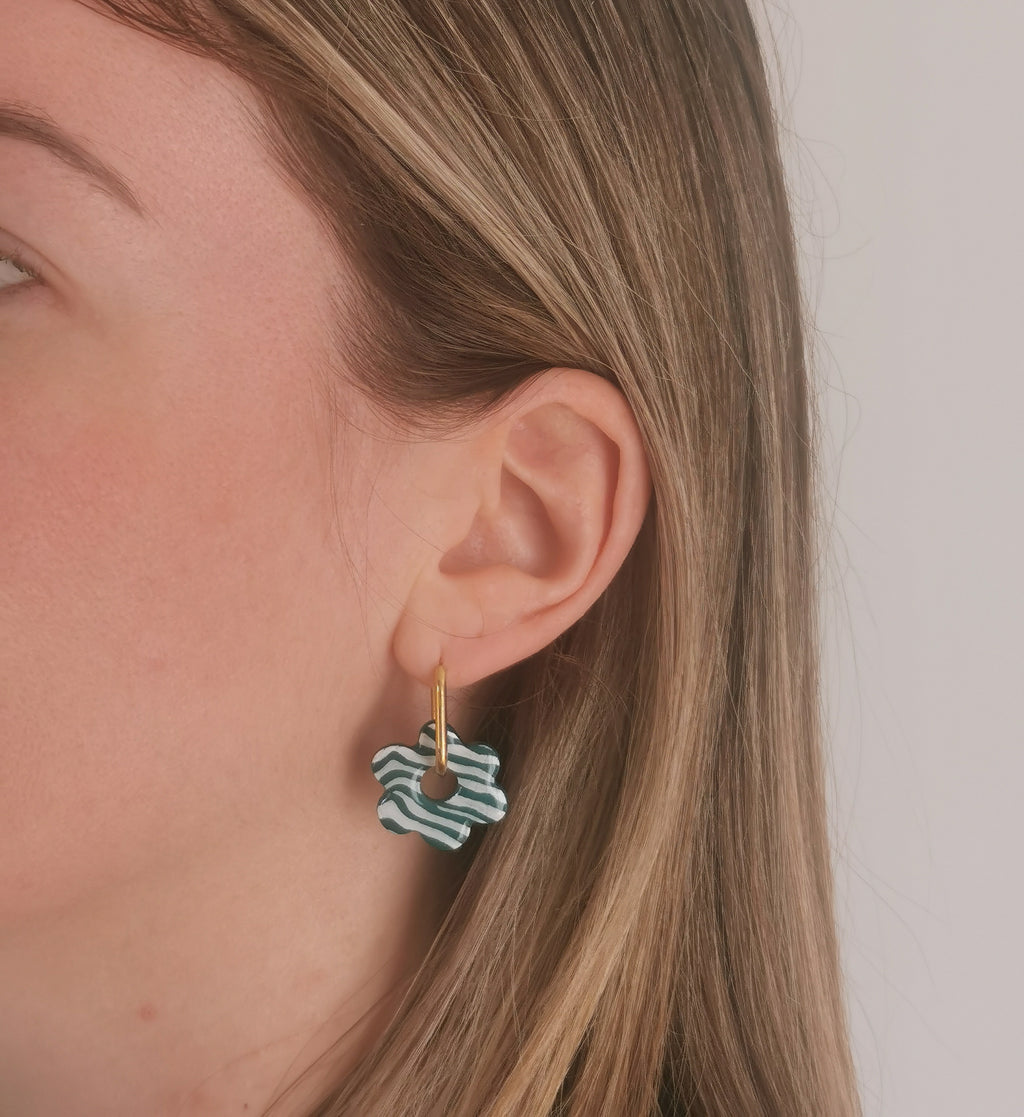 Boucles d'Oreilles Fleur zébré Vert émeraude et blanc, Bijoux Fait Main - Créole en Option
