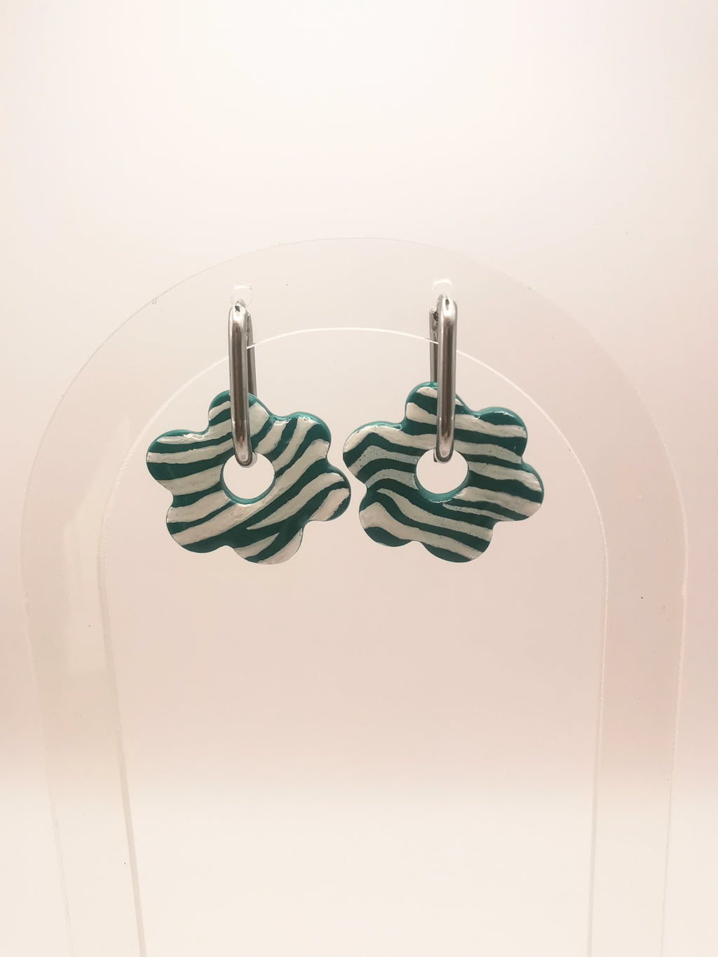 Boucles d'Oreilles Fleur zébré Vert émeraude et blanc, Bijoux Fait Main - Créole en Option