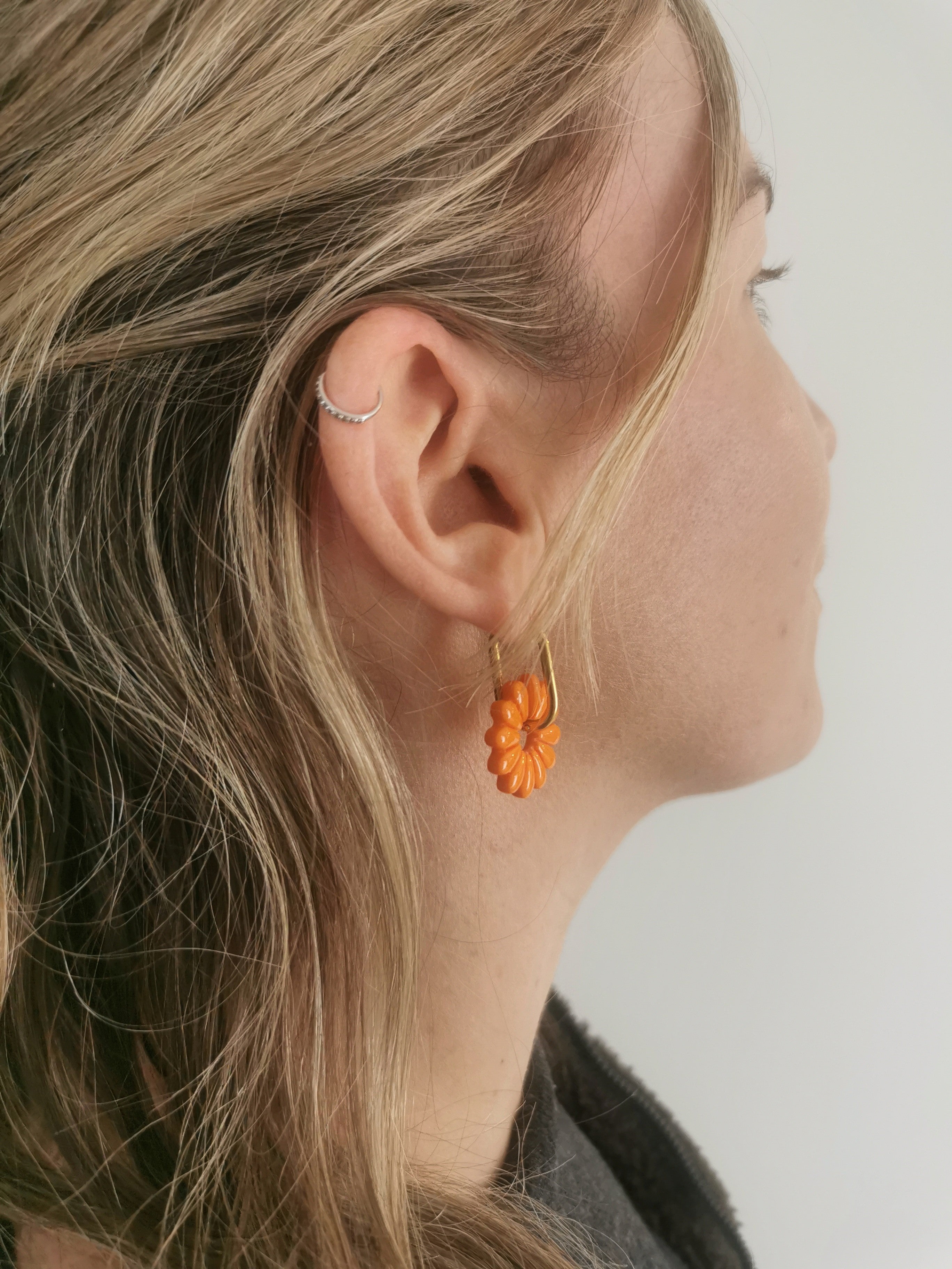 Boucles d'Oreilles Marguerite orange, Bijou Fait Main en France, Acier Inoxydable 304L