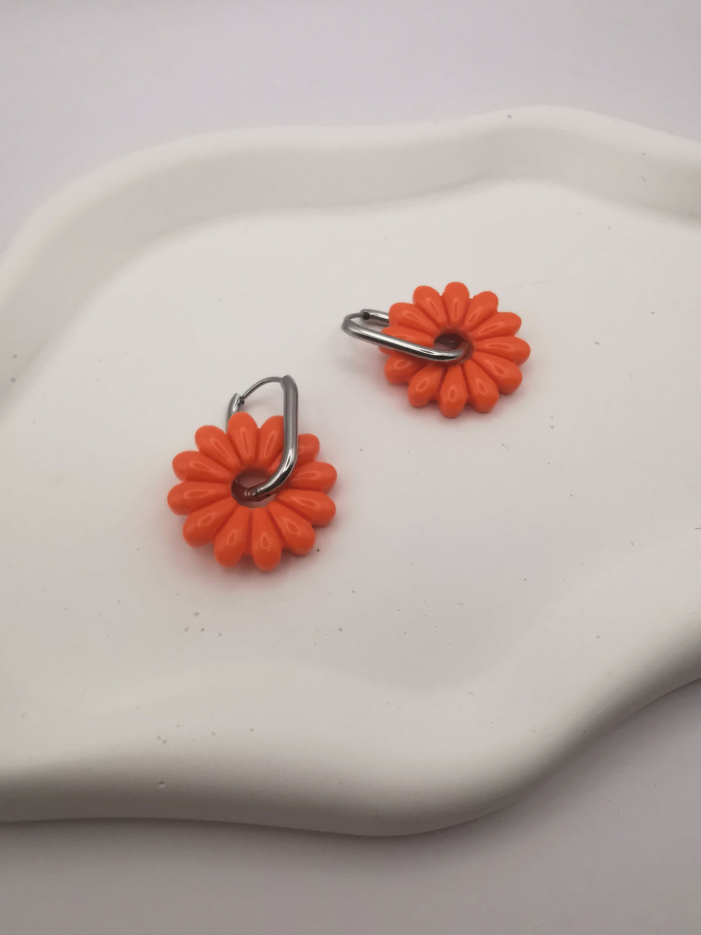 Boucles d'Oreilles Marguerite orange, Bijou Fait Main en France, Acier Inoxydable 304L