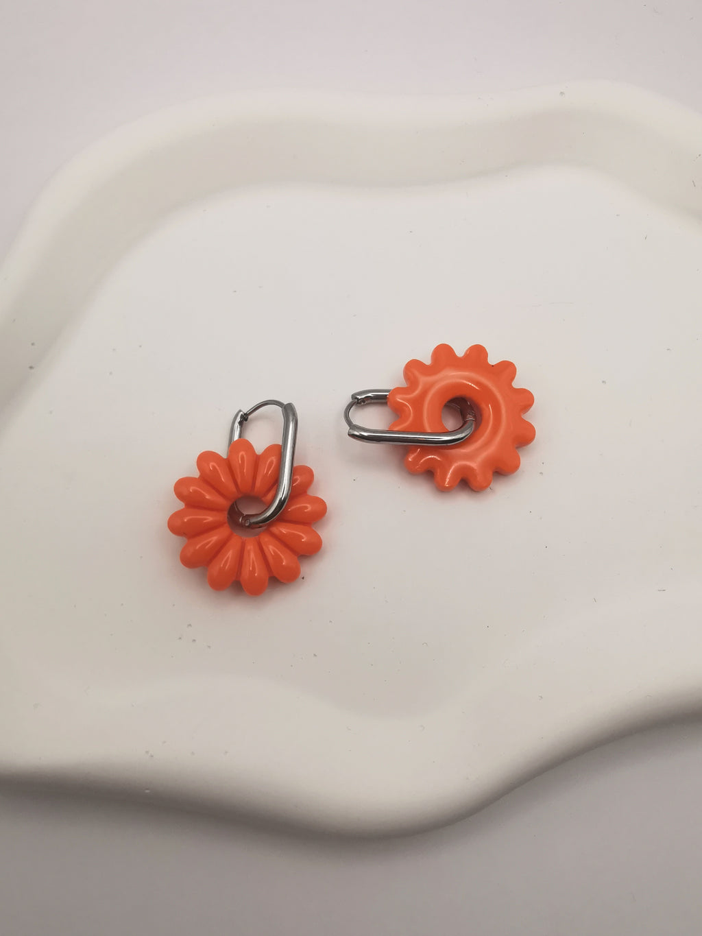 Boucles d'Oreilles Marguerite orange, Bijou Fait Main en France, Acier Inoxydable 304L