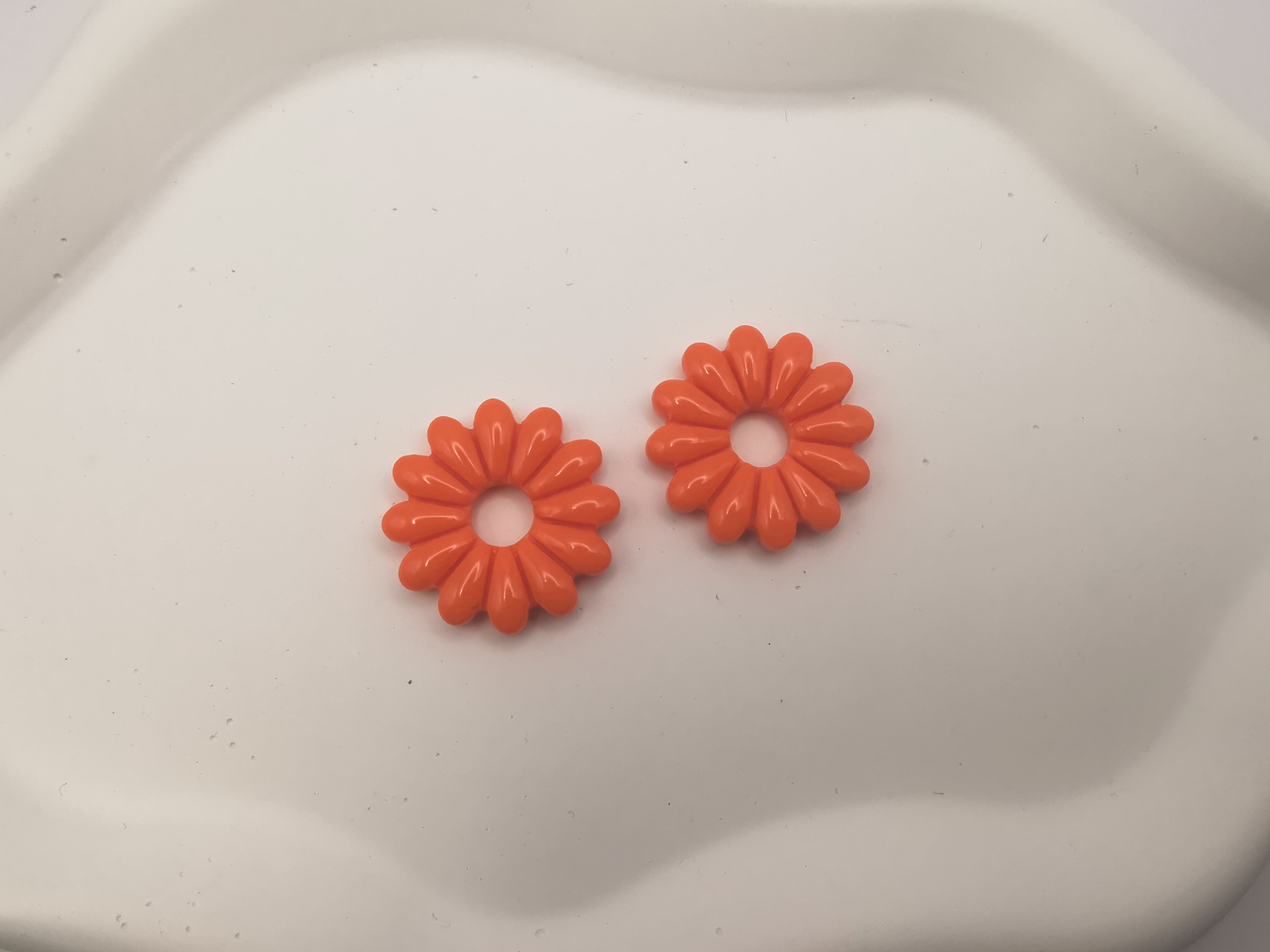 Boucles d'Oreilles Marguerite orange, Bijou Fait Main en France, Acier Inoxydable 304L